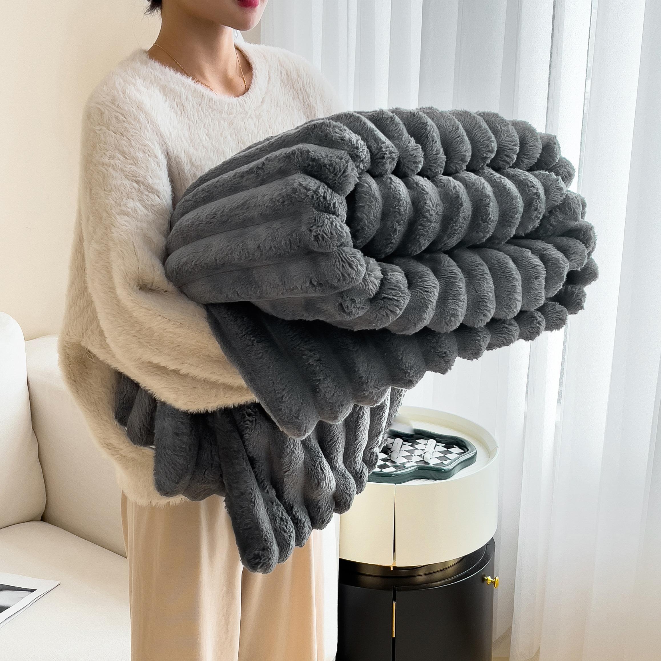 Solid Color Thickened Throw Blanket, 1 Count Soft Comfortable Sofa Blanket without Pillowcase, Warm Home Bedroom Dormitory Office Bedding, Valentine's Day Gift, Fluffy Blanket