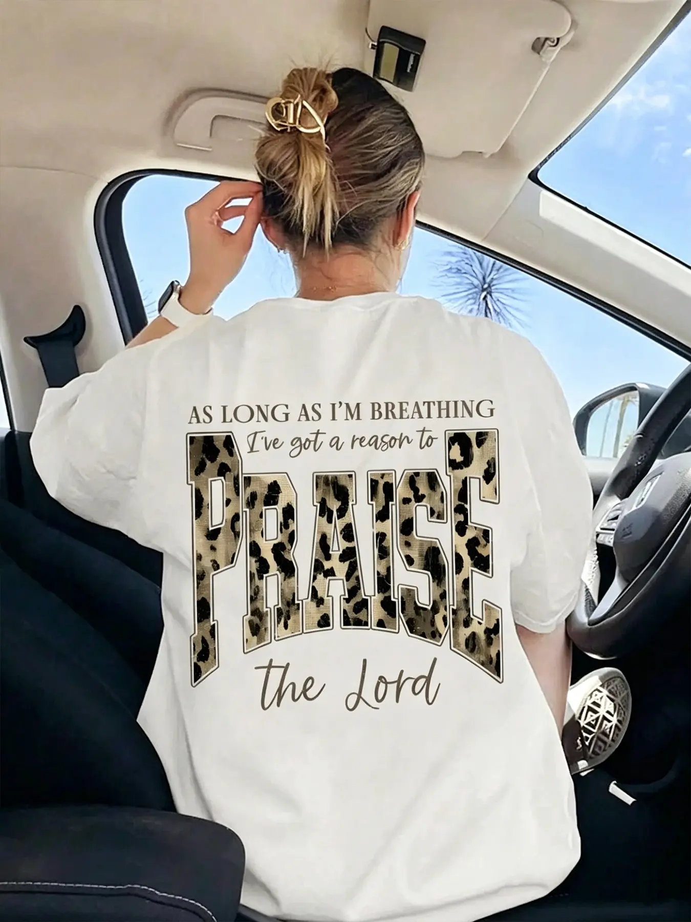 As Long As I'm Breathing Praise The Lord Back Print T Shirt Women Leopard Letter Christian Faith Graphic Tee Vintage Western Loose Fit Drop Shoulder Oversized Short Sleeve Casual Top, Boho Casual Wear, Tops Tee