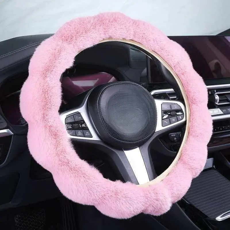 Women's Aesthetic Wavy Faux Fur Steering Wheel Cover, Cozy Soft Plush Car Interior Accessory, Easy Slip-On Winter Auto Decor, Plush Finish, Soft Touch