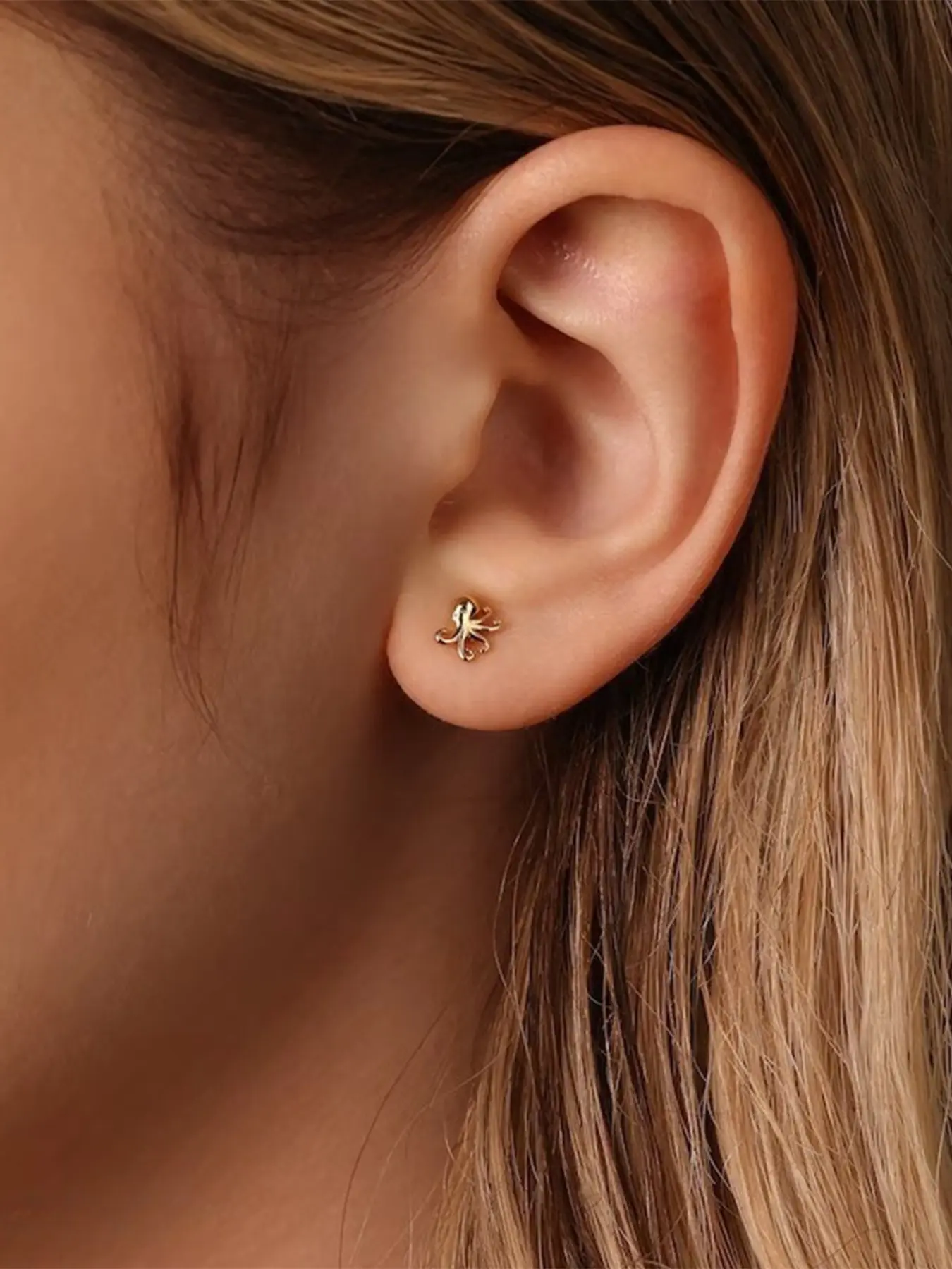 1pc 925 Sterling Silver Ladybug Stud Earrings Cute Hypoallergenic Earrings Tiny Small Dainty Little Ladybird Stud Earrings Animal Jewelry Gifts for Women Daughter Birthday Gifts