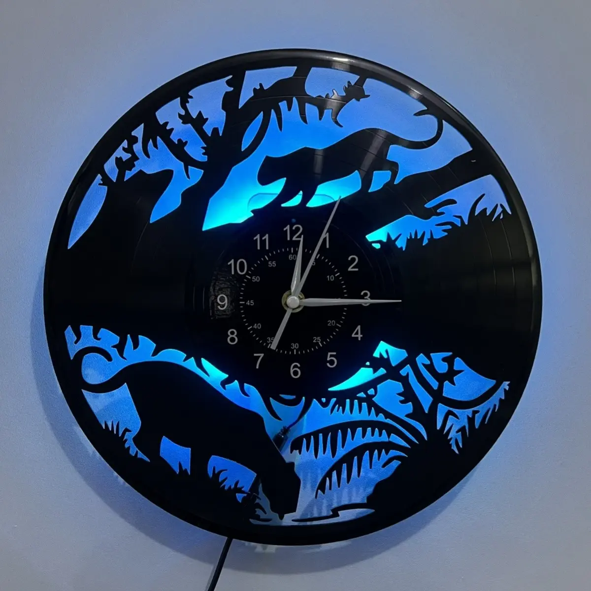Vinyl art wall clock, featuring the theme of "Tiger Descending the Mountain", suitable for home decoration, office decoration, hotel decoration, Valentine's Day, Christmas, birthday gifts, Halloween decoration, tabletop ornaments, sleep night light