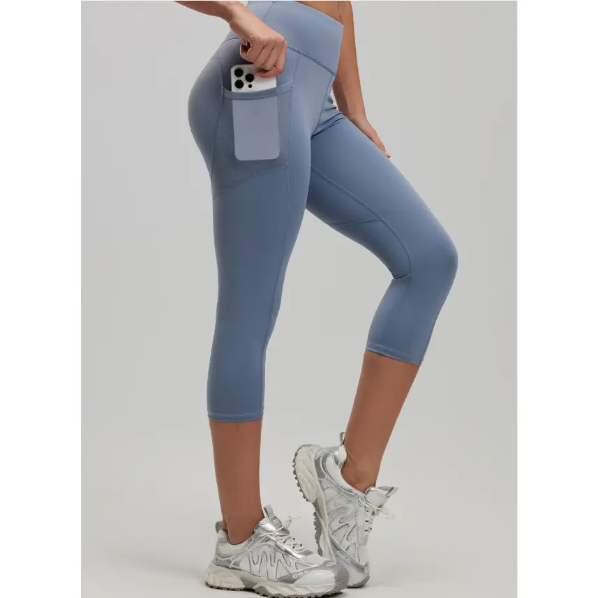Women High Waist Capri Yoga Leggings with Side Pockets, Scrunch Butt Lifting Tummy Control Workout Pants, 4-Way Stretch Squat Proof Athletic Cropped Leggings for Gym Running