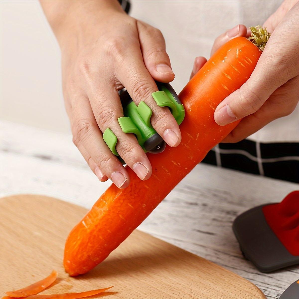 2 Vegetable Peelers | Comfortable Grip, Non-Slip Rubber Rings, Stainless Steel and Durable Thermoplastic Rubber, Uncharged, Safe, Ideal for Carrots and Pumpkins, Perfect for Christmas and Halloween Gifts