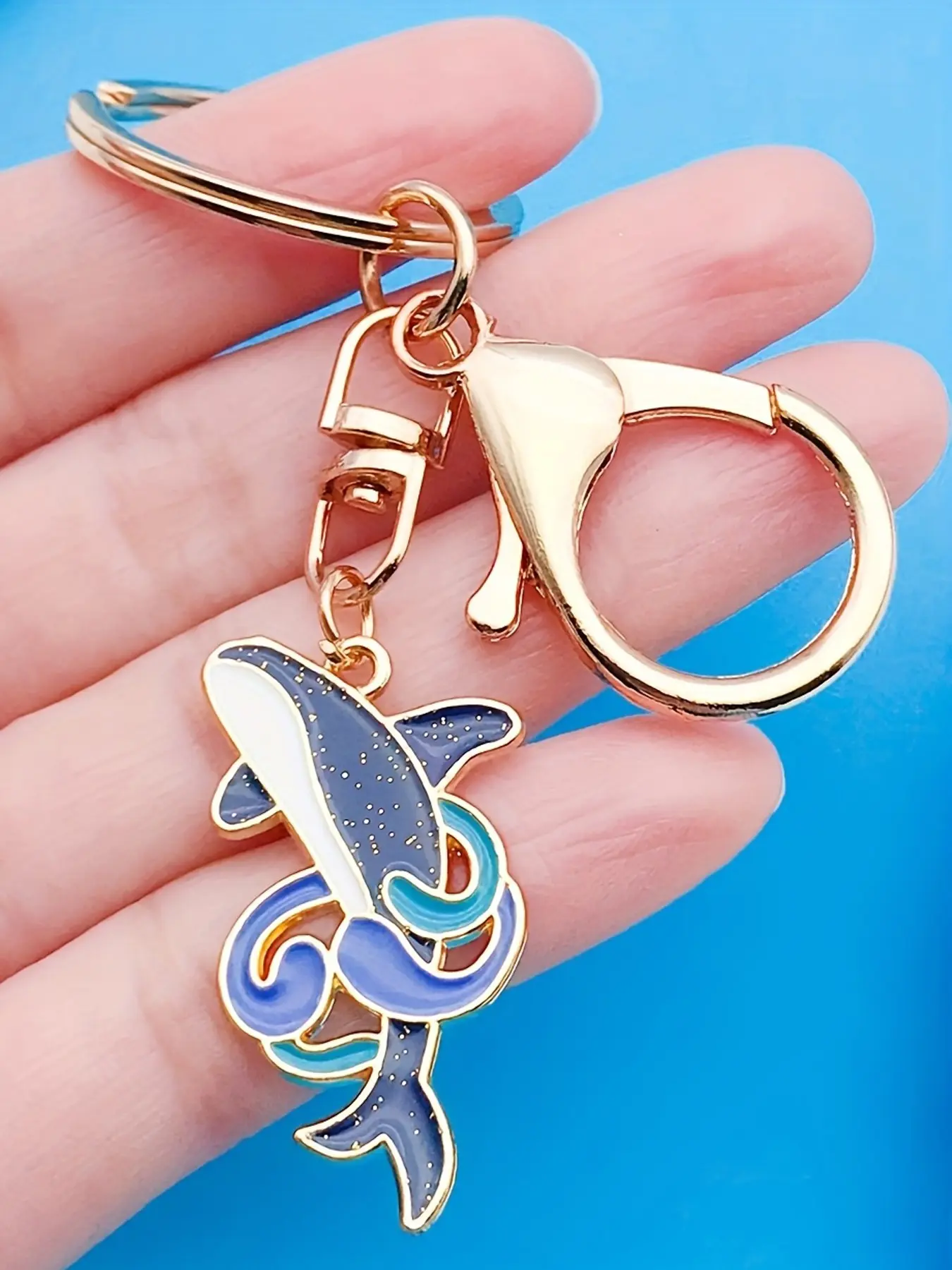 1/20pcs Elegant Whale Keychain in Zinc Alloy with Black or Blue Drip Oil Design - Stylish Accessory for Backpacks, Wallets, and Laptop Bags - Ideal Holiday Gift