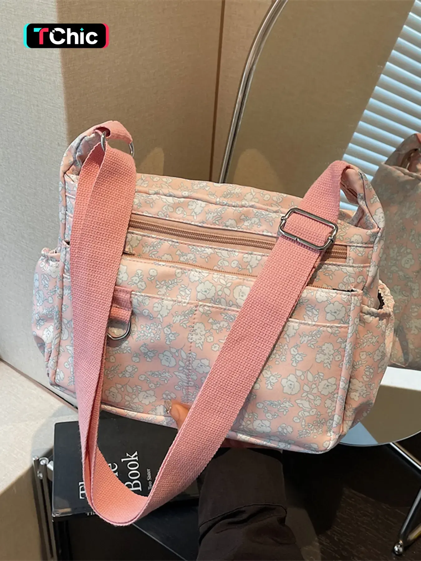 Gentle Breeze Floral Print Crossbody Bag Spacious Design Shoulder Tote Casual Shoulder Bag Fashionable Shoulder Bag Stylish Versatile Commuter Bag College Student Class Bag Spring Season Women's Handbag Fashionable Patterned Bag Casual Crossbody Bags