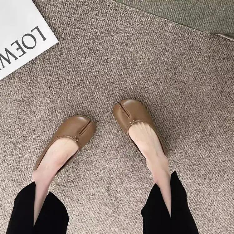 2026 new horseshoe shoes for spring season, single shoes for women, high-end sense, niche French boat shoes, split toe flat bottom