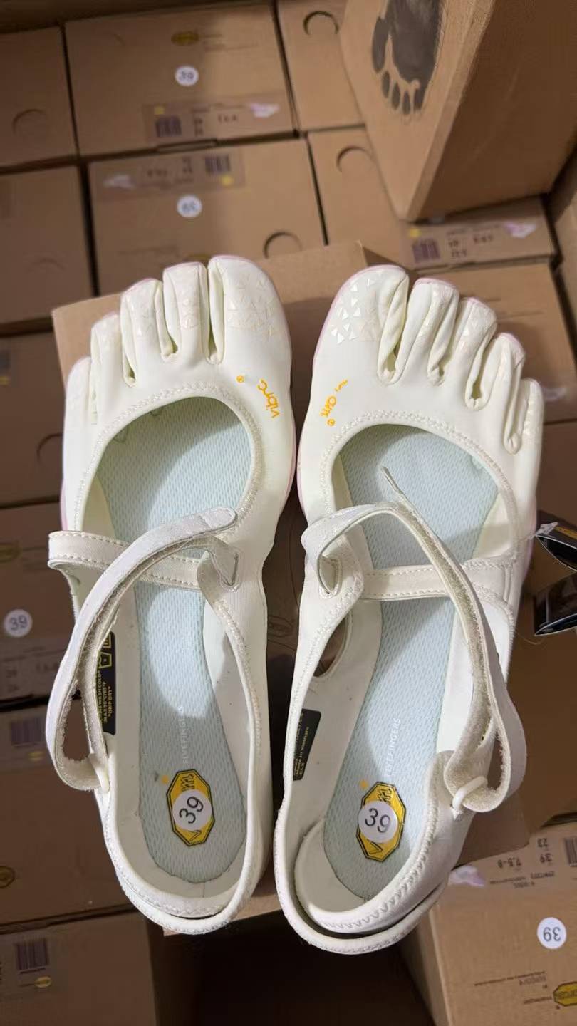 Barefoot Magic Claw Five-Toe Shoes Multi-Functional Ultra-Portable Hook-and-Loop Women's Shoes New Women's Fitness Training Yoga Hybrid Soft-Sole Dance Shoes Indoor/Outdoor Pilates Toe-Separating Shoes White, Ultra-Portable Water Footwear, anti-slip and b