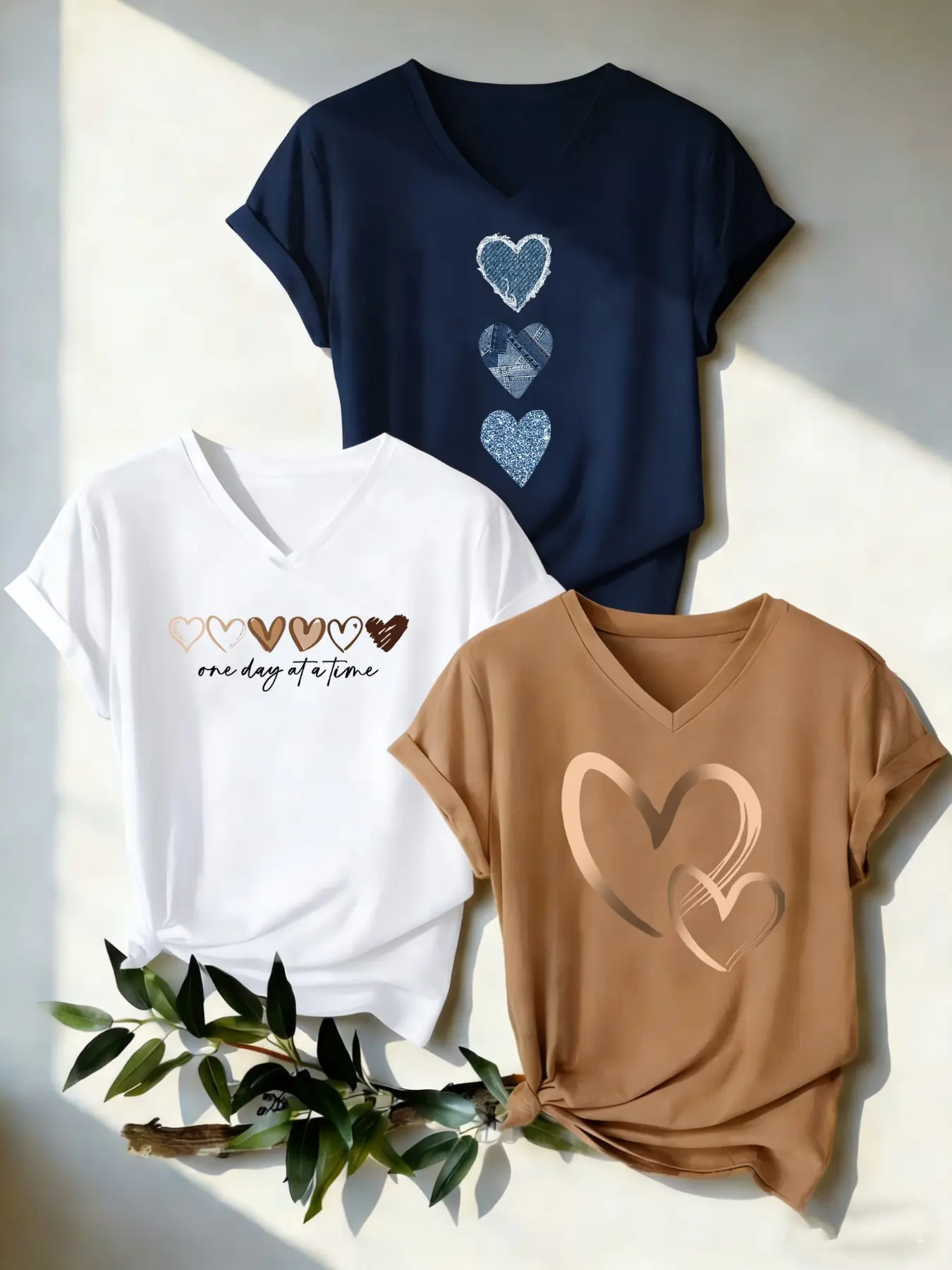 Women's V-Neck Three-Piece Set, Heart Print Short Sleeve T-Shirt, Casual Sporty Top, Breathable Fabric, Daily Fashion Shirt