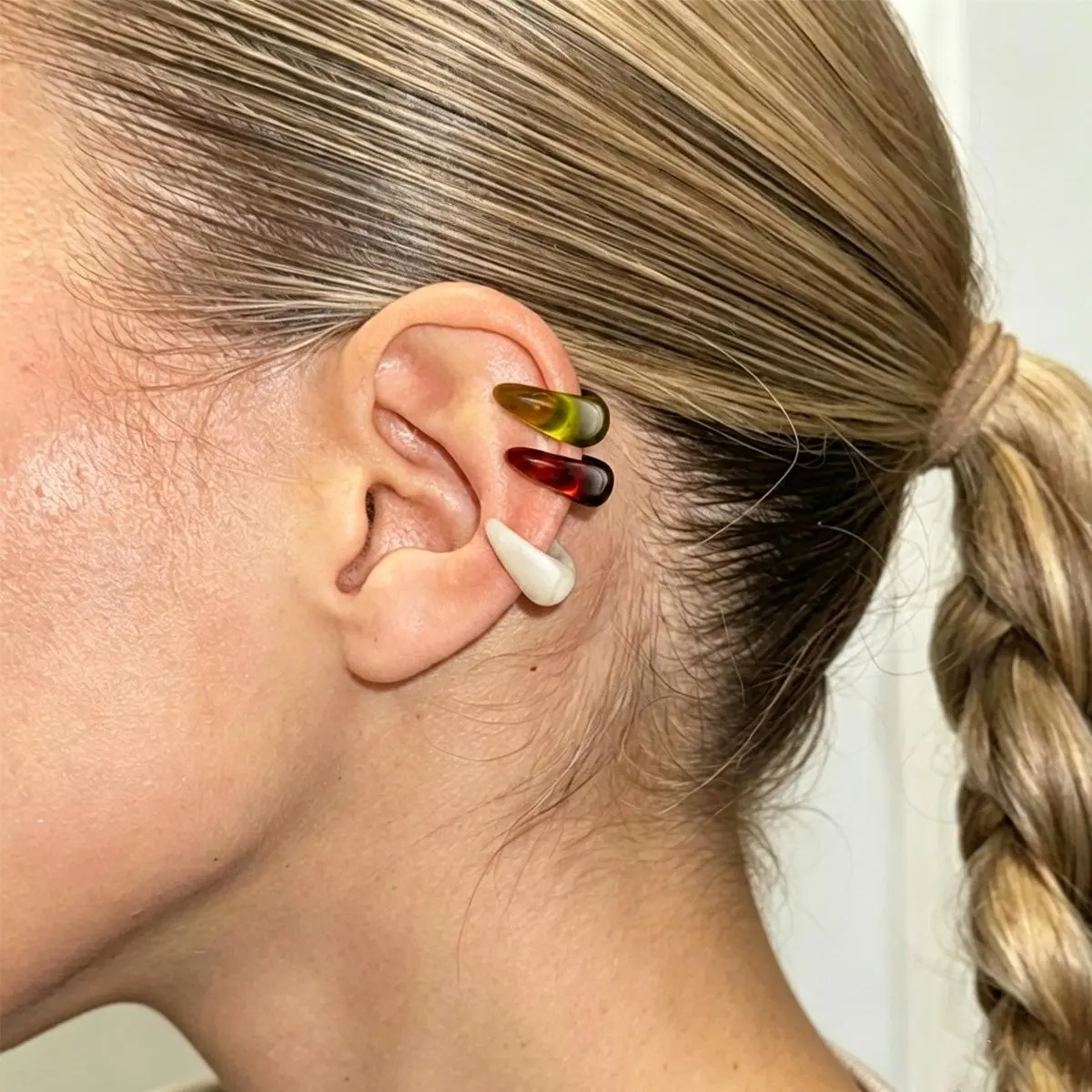 Main Character Energy Resin Ear Cuff Baddie Y2K Viral Non Piercing Cartilage Clip On Earring Effortless Glamour Acrylic Statement Ear Accessory for Women Daily Wear