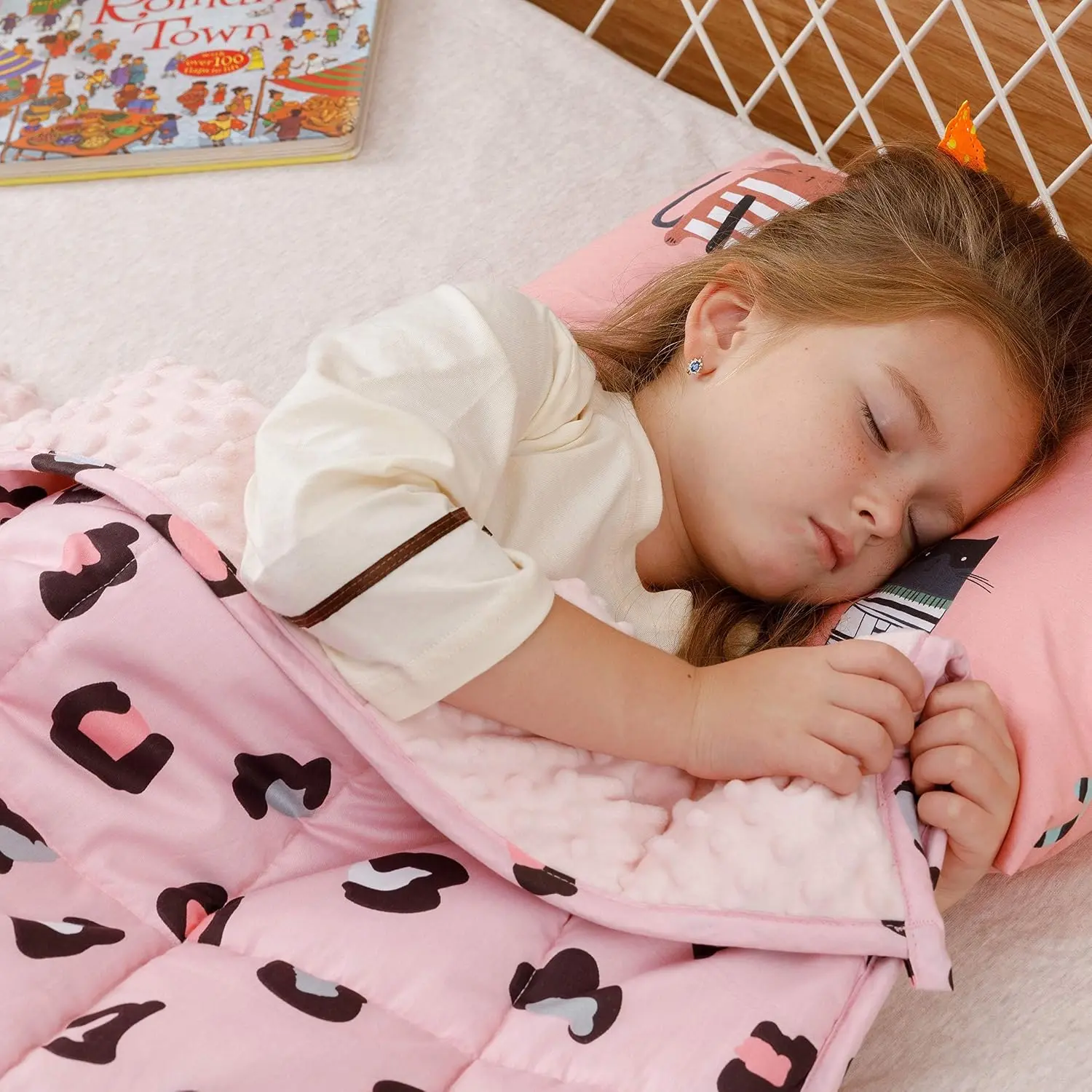 3 lbs Even Weight Modern Weighted Blanket - 36x48 in Reversible Synthetic Fiber Ultra Cozy Minky Fleece & Cartoon Pattern Sided Heavy Blanket for Sleeping, Leopard