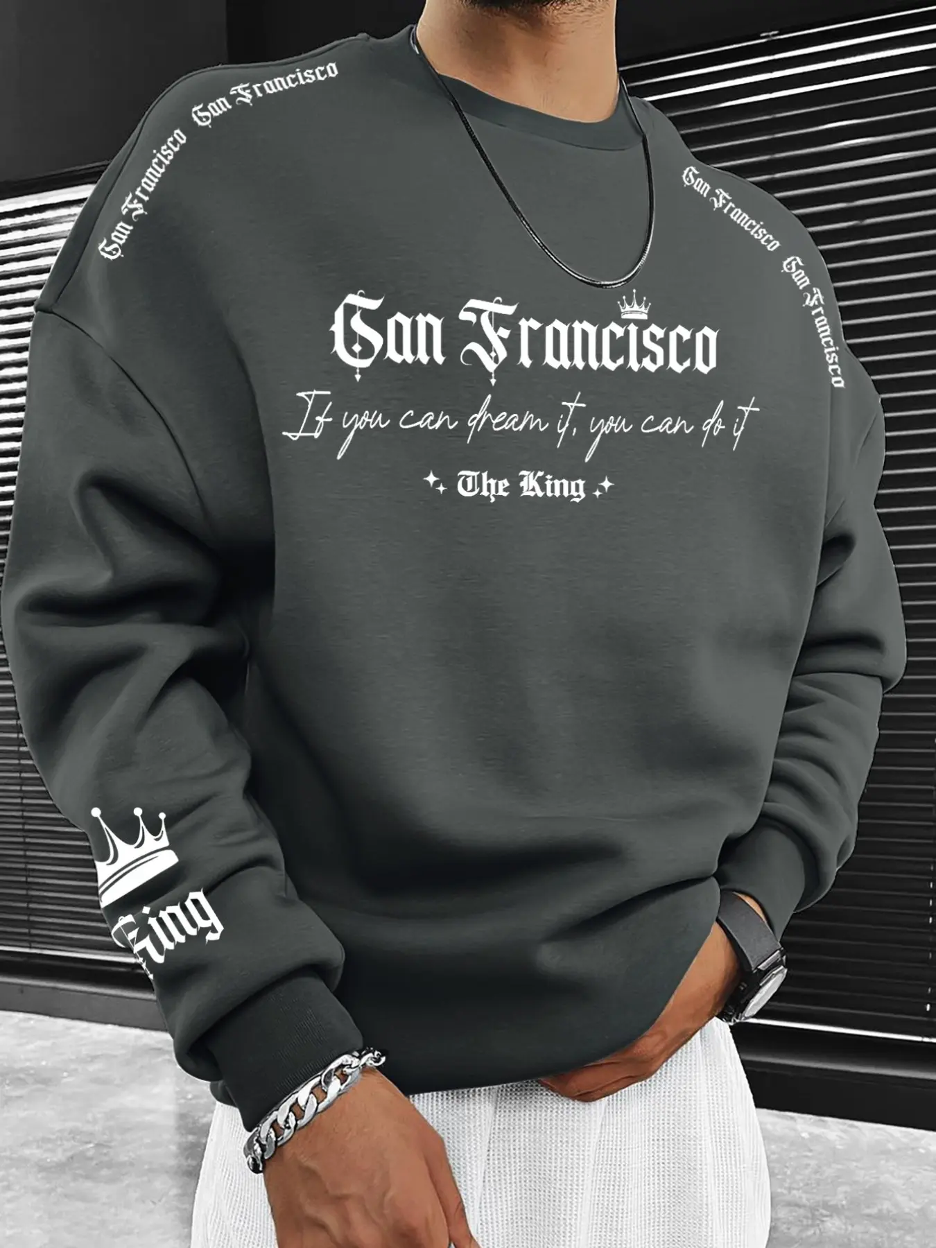 This men's trendy streetwear crewneck sweatshirt features San Francisco area logos and unique slogan designs, making it ideal for outings and social gatherings.