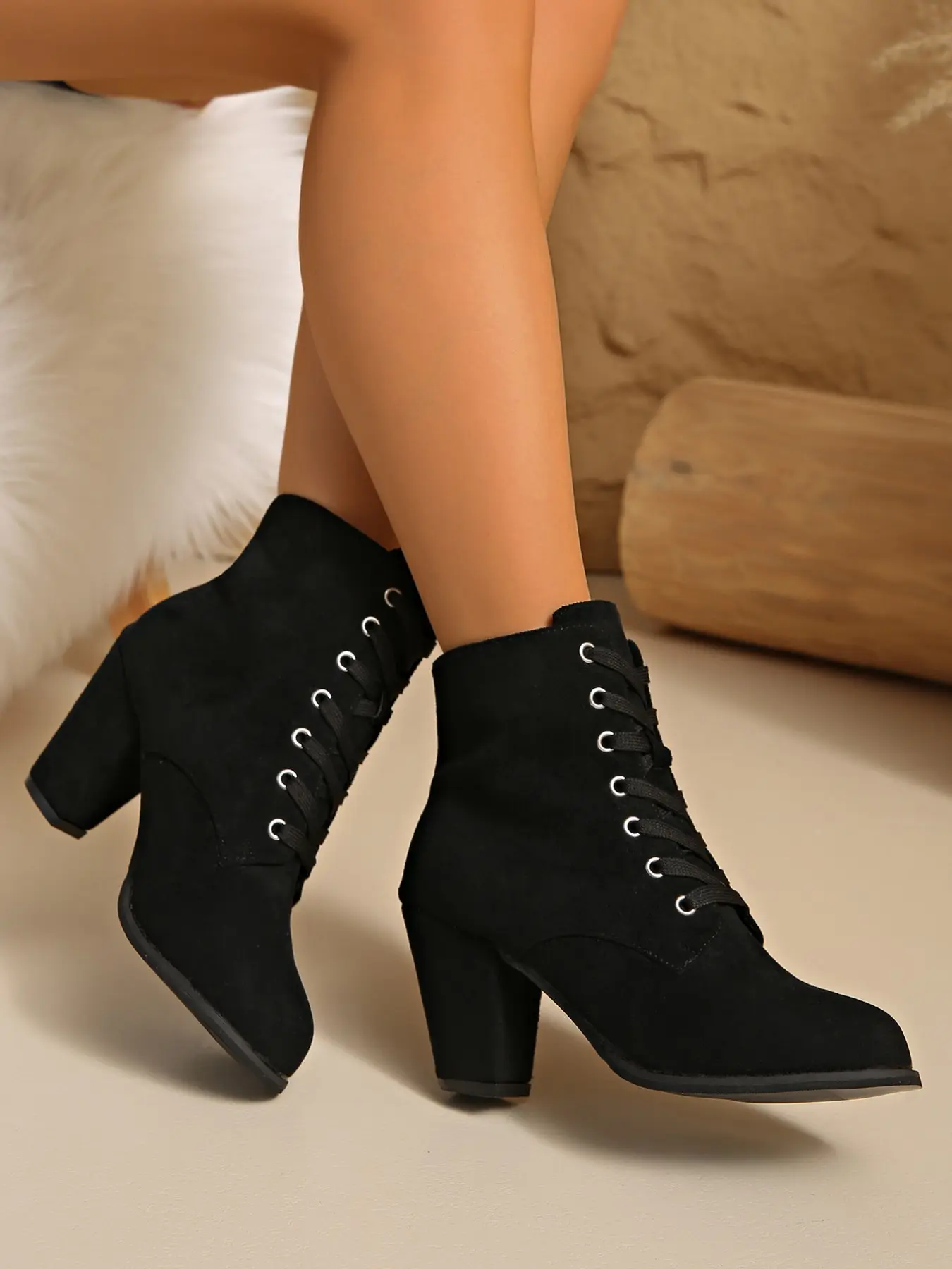 New Arrival Women's Minimalist Lace-Up Suede Chunky Heel Ankle Boots, featuring vintage, commuter and mature elegant styles, suitable for autumn and winter commutes, dates, shopping trips and casual business gatherings