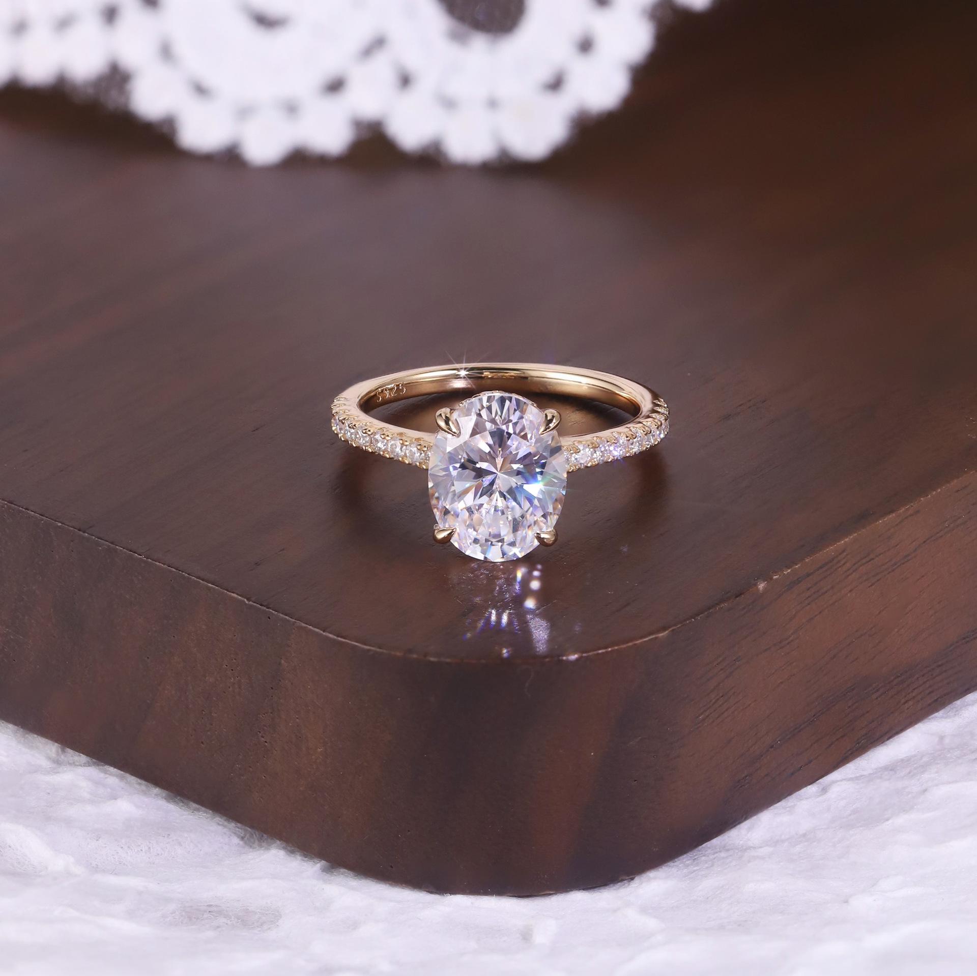 Oval Cut 2.0CT-8.0CT D VVS1 Color Lab-Created Moissanite Ring S925 Sterling Silver 18K Gold Plated for Women Engagement Wedding Luxury Gift, 5 Carat Solitaire Ring, 6 Carat Diamond Ring, Light Luxury Fashion High-end Niche Birthday Gift for Ladies