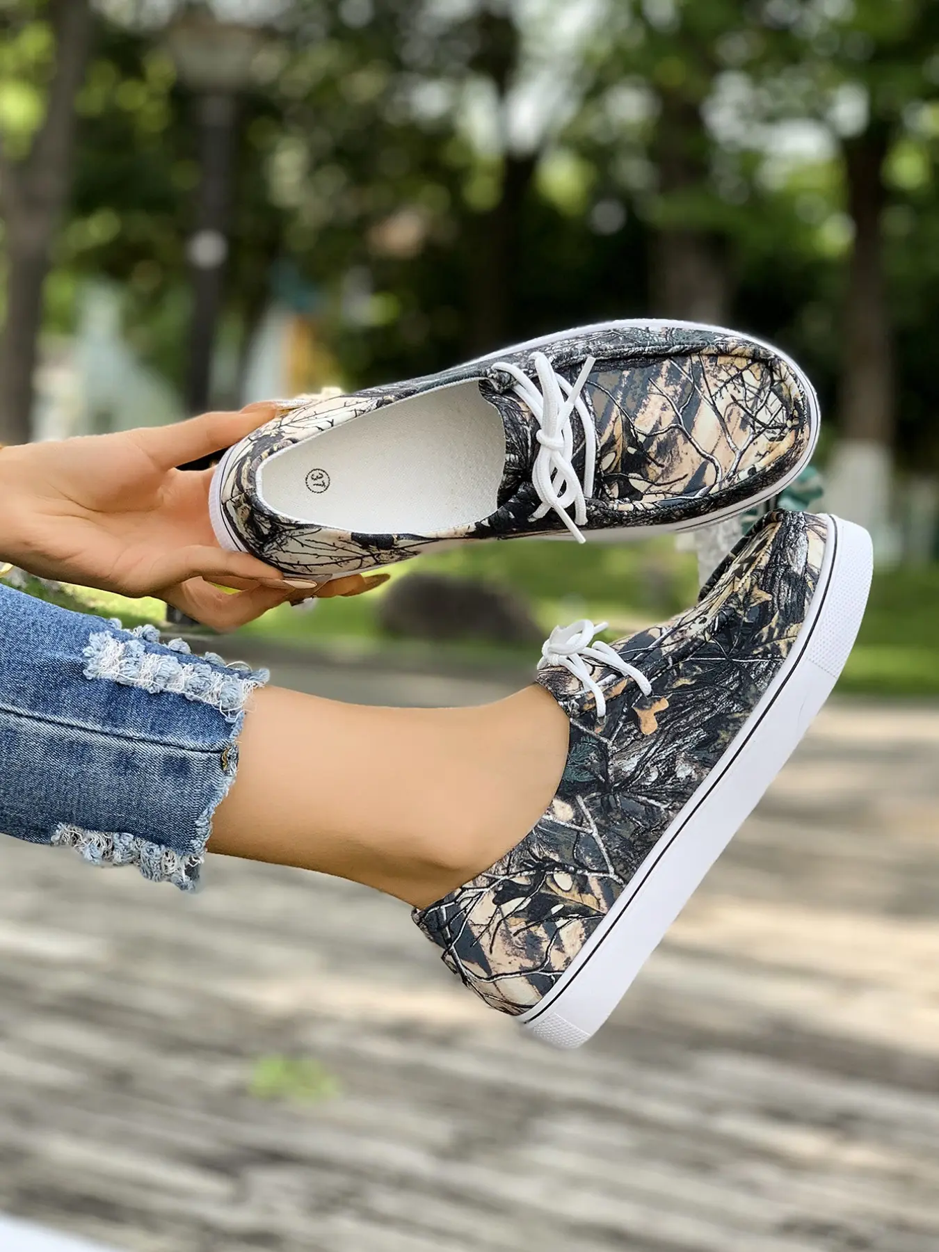 Women's Paisley Sunflower Lace-Up Canvas Shoes, Loose Fit Wide Toe Friendly Breathable Casual Sneakers, Lightweight Flat Loafers for Shopping Walking Shoes