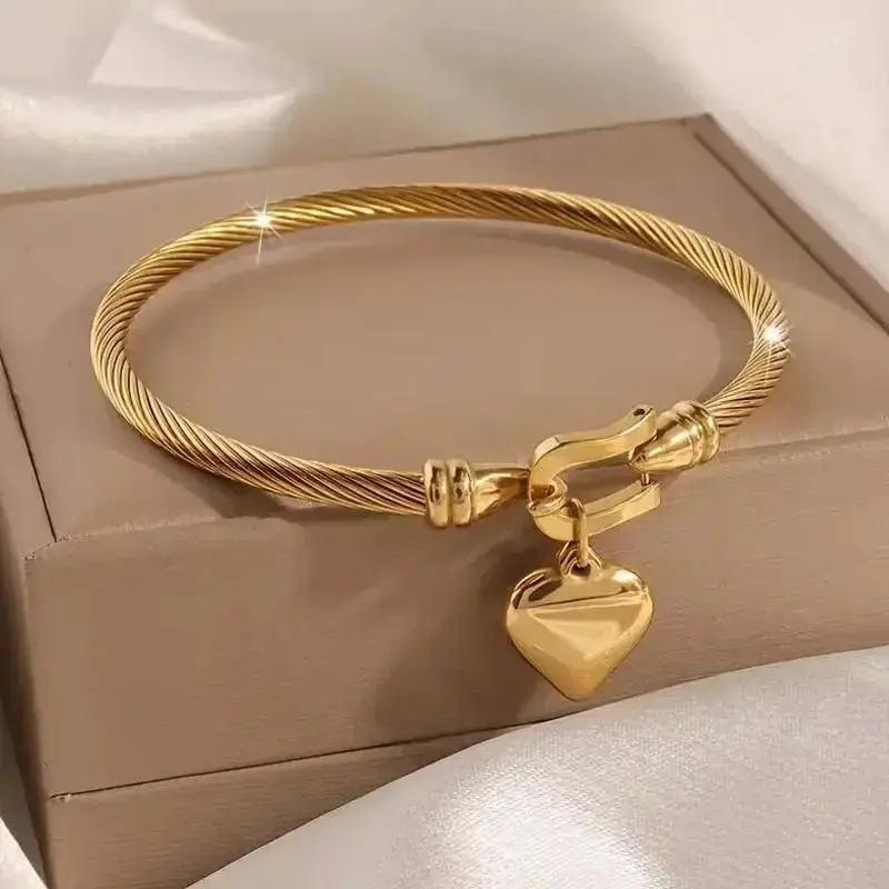 Gold-Tone Twist Rope Bracelet with Twisted Heart Pendant Charm, Elegant Jewelry for Women, A Versatile Wedding Gift for All Seasons
