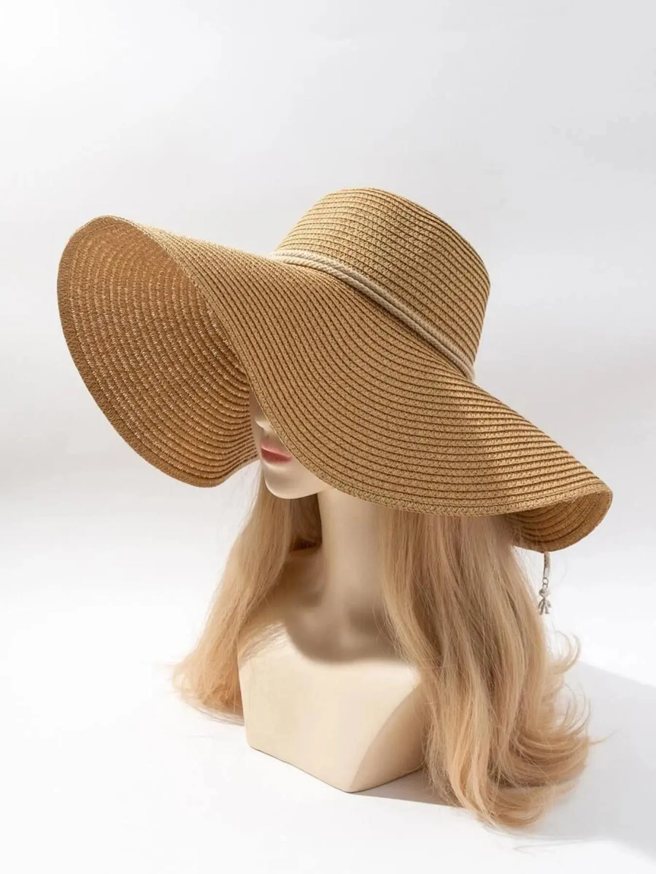 Foldable Beach Sun Protection Hat, Wide Brim Astronaut Straw Hat, Stylish Summer Accessory, Adjustable Sunscreen Hat, UV Protective, Perfect for Vacation