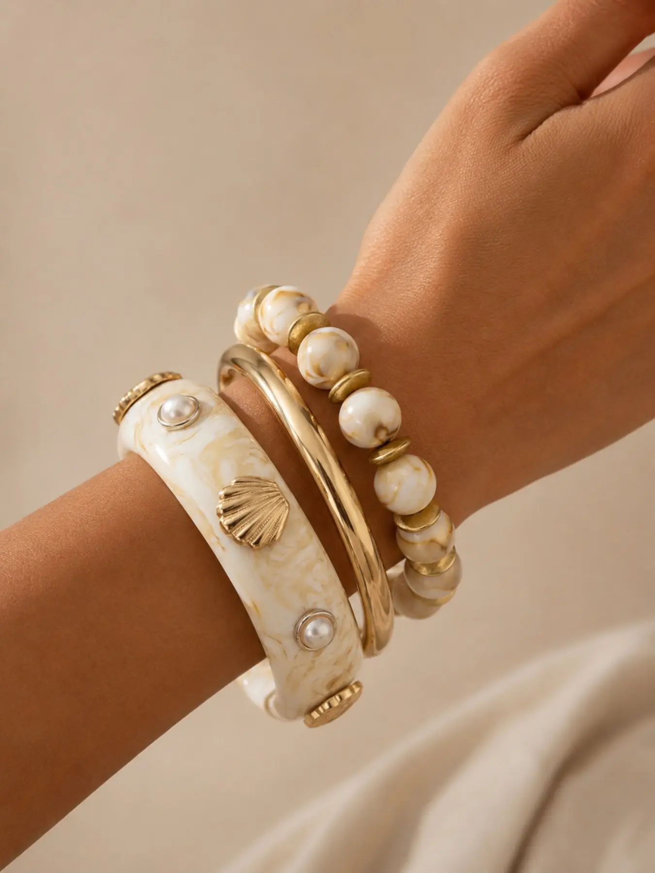 3 Pcs Ivory Shell Pearl Bangle Bracelets for Women, Gold Tone Stackable Jewelry