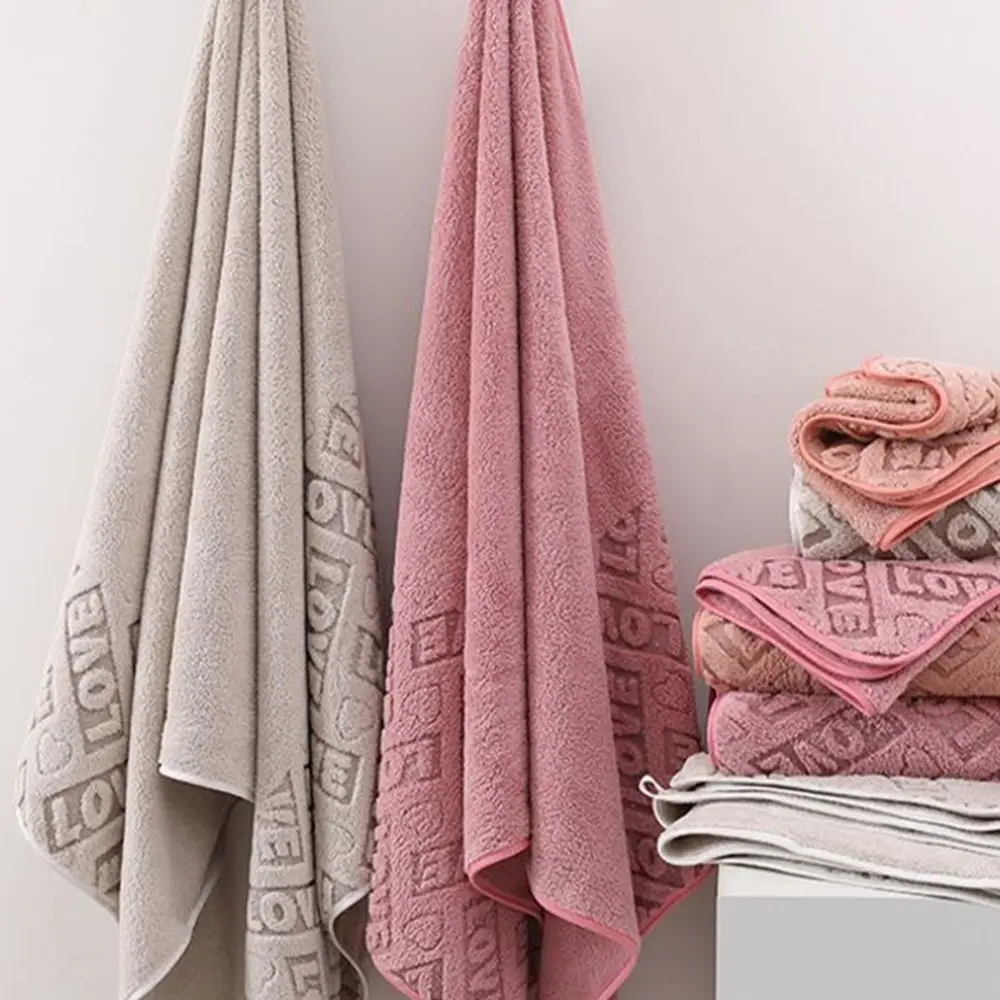 1 PC Heart LOVE Jacquard Large Bath Towel, 80×160cm Thick Coral Fleece, Super Absorbent & Soft Lint-Free Bath Towel, Thickened Wash Towel for Home Shower & Dorm Use