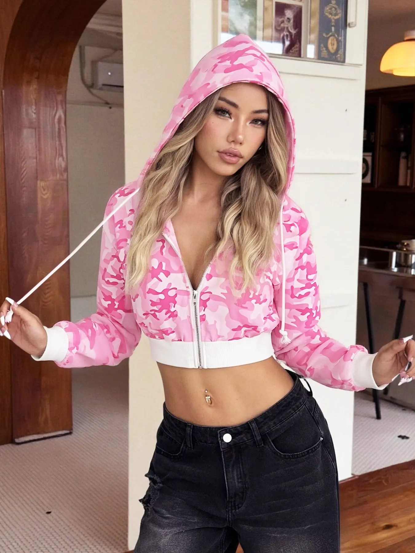 Women’s Camo Print Full Zip Cropped Hoodie Jacket Sweatshirts, Long Sleeve Drawstring Hood Streetwear Coat, Y2K Trendy Casual Outerwear, Soft Stretchy Knit Fabric, All Over Camouflage Pattern, Full Front Zipper Closure, Adjustable Drawstring Hood