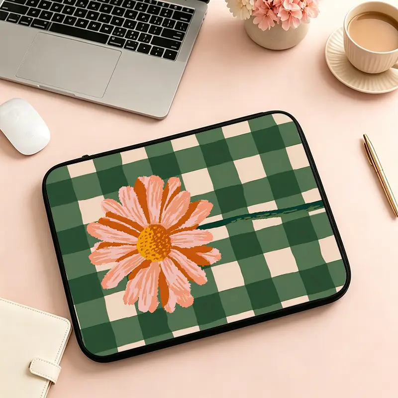 1pc Vintage Green Checkered Pink Daisy Hand-Painted Printed Laptop Sleeve Bag, Universal for 10-17 Inch Multi-Sizes, Anti-Scratch And Shockproof Soft Velvet Computer Protector, Fresh Mori Style Gentle Women'S Commute Laptop Organizer