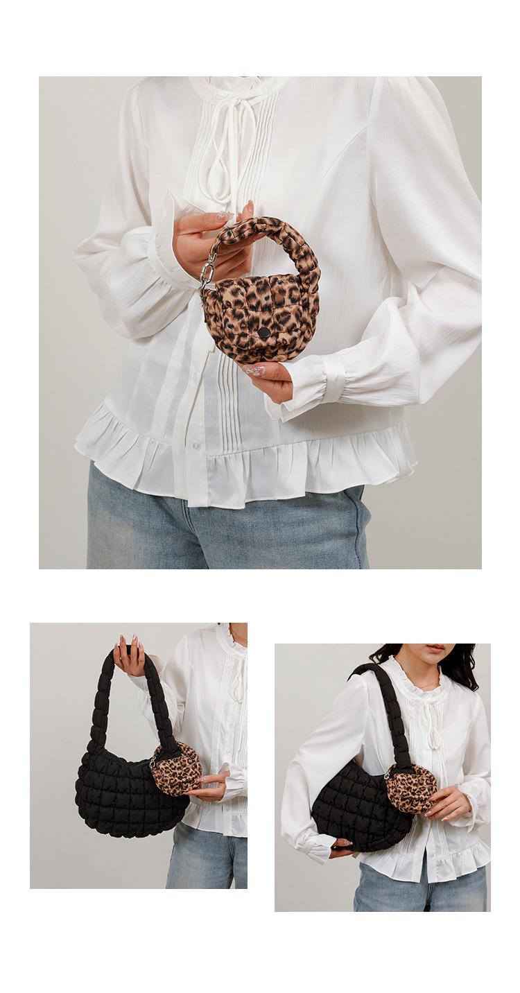 Trendy New Pleated Cloud Bag Mini Coin Purse Pendant Korean Style Storage Bag Portable Decorative All-Match Small Bag Daily Casual Versatile Fashion Accessory Lightweight Easy Carry Simple Stylish Design Perfect For Everyday Use And Outfit Matching