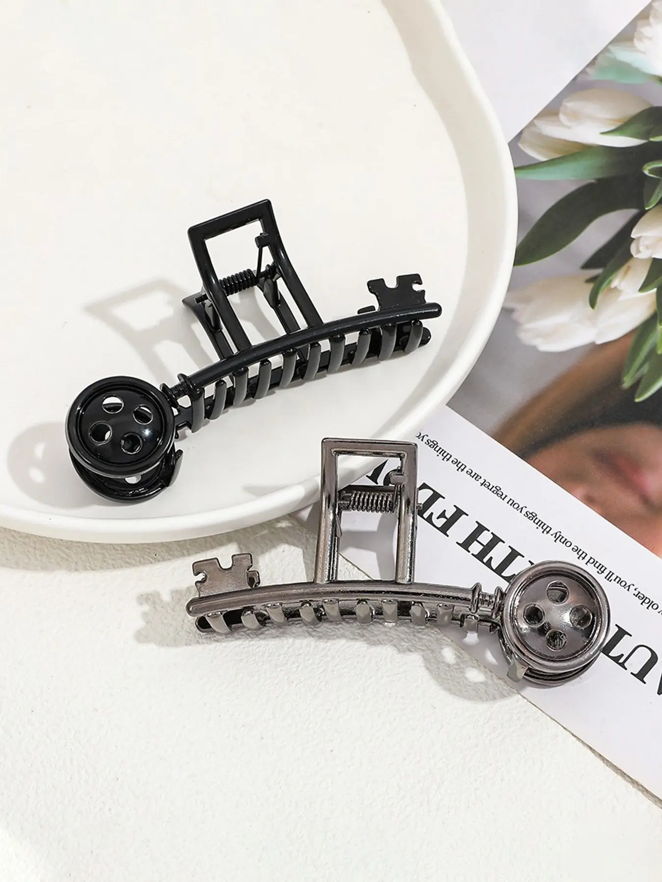 Unique Vintage Key Shape Large Metal Hair Claw Clip, Round Hollow Button Decor Strong Spring Jaw Clamp for Thick Long Hair Bun Hairstyle