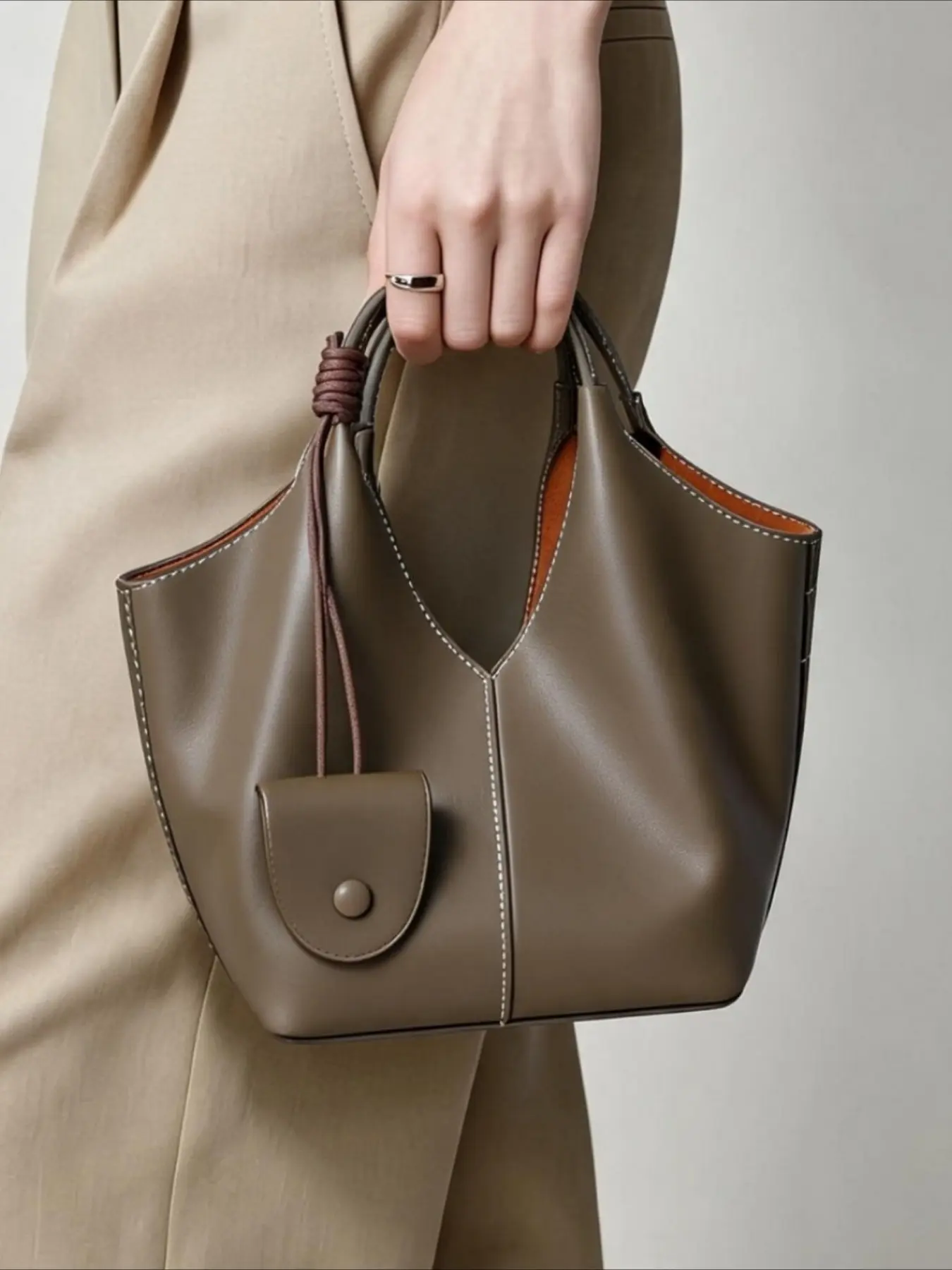 Lazy Wind Women's Bag 2026 Light Luxury Niche Messenger Bag Versatile Commuter Premium Sense Large Capacity Shoulder Underarm Bag Women