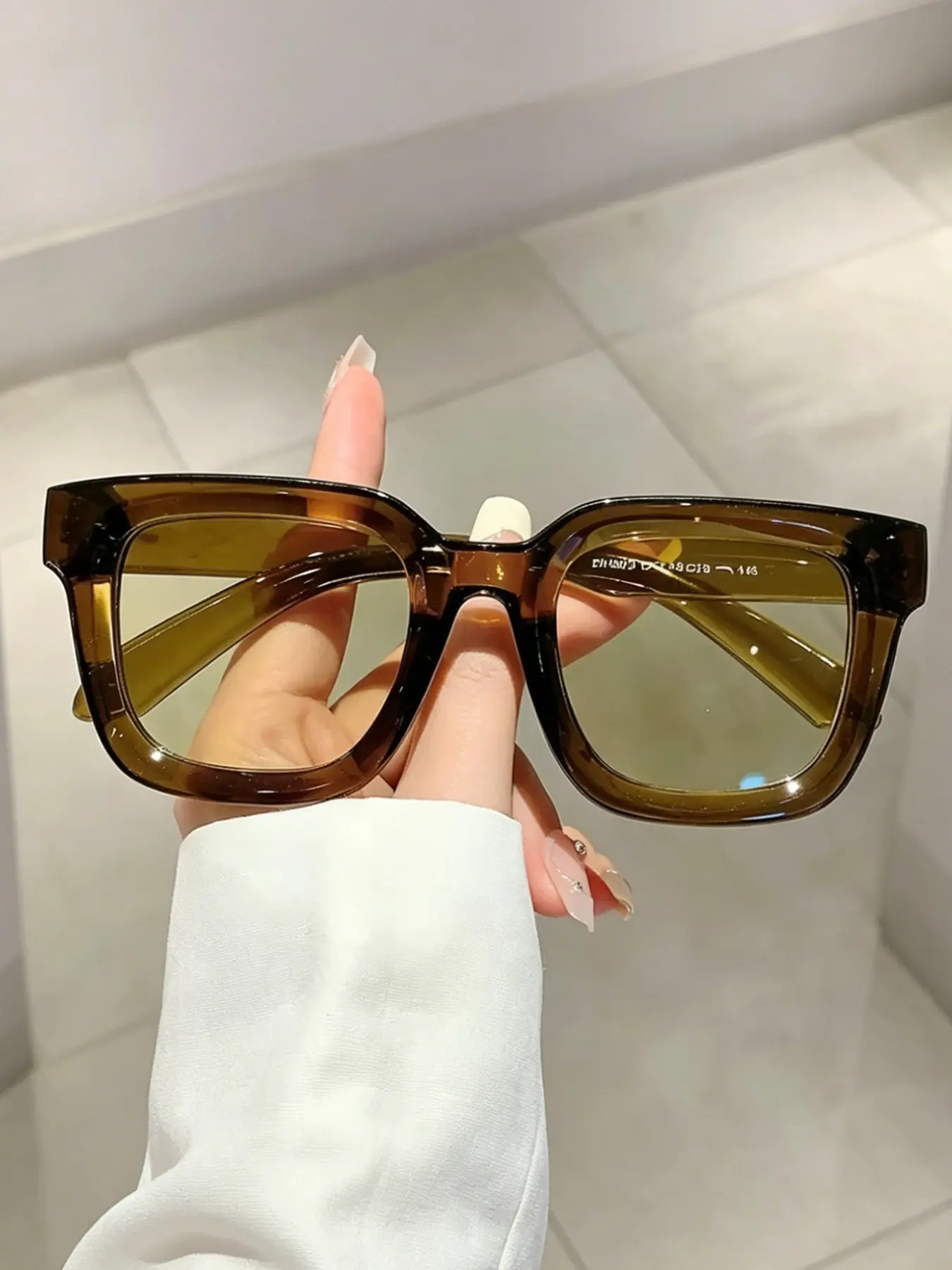 Elegant Square Frame Women's Sunglasses, Simple Design, Perfect for Daily Wear, Stylish Accessory, High-Quality Material, Comfortable Fit