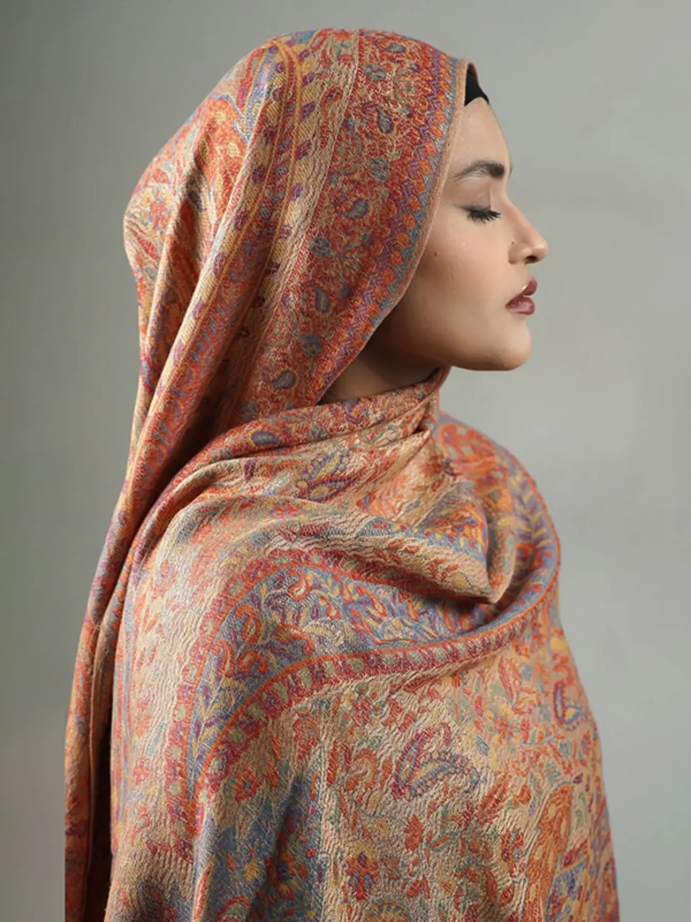 Women's Vintage Paisley Jacquard Hijab, Tassel Pashmina Modest Shawl, Elegant and Stylish Accessory for Daily Wear