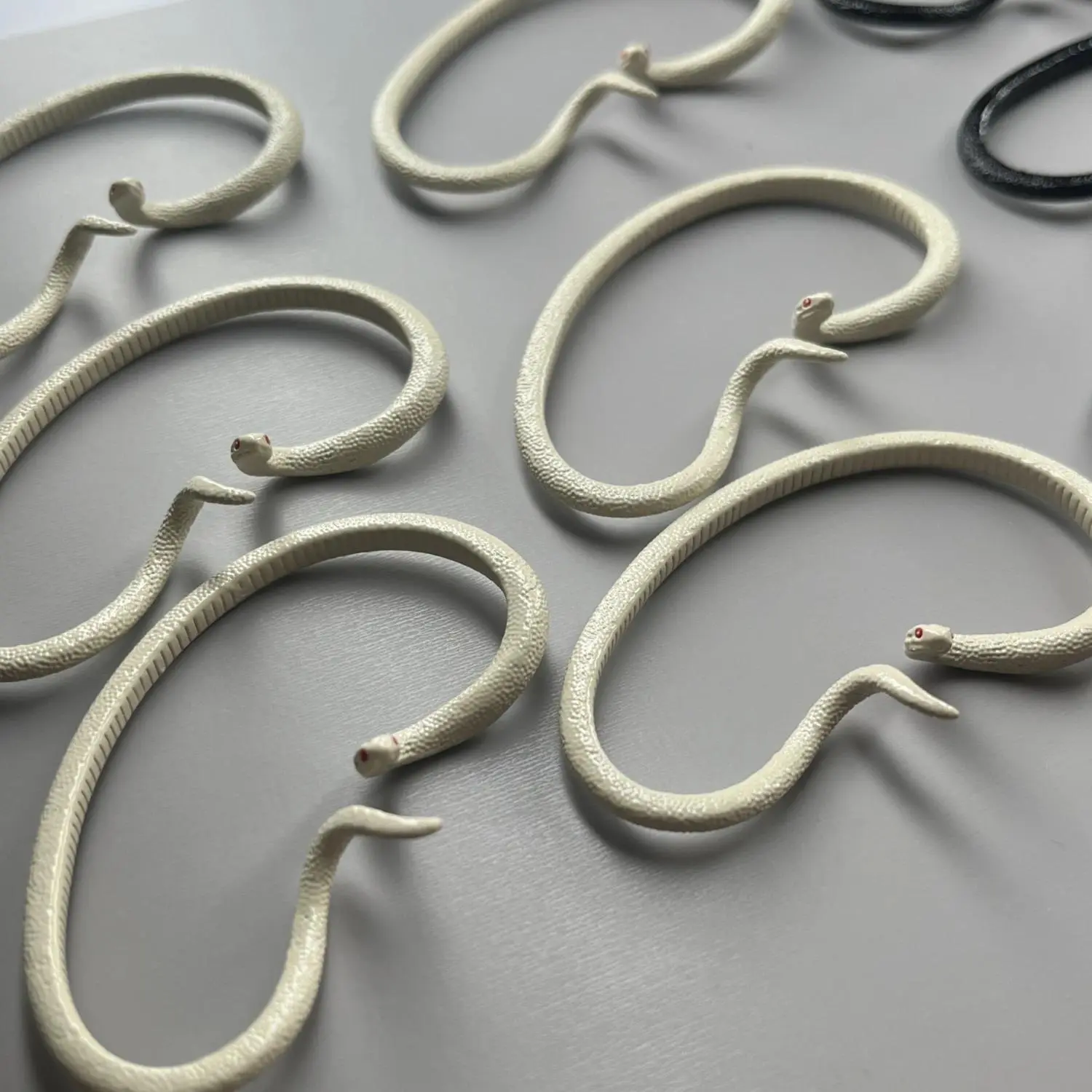 Vintage Medusa Black White Snake Ear Clip Ear Loop For Women girls Men Hip Hop Charm Ear Bones Clip Fashion Earring Jewelry Gift