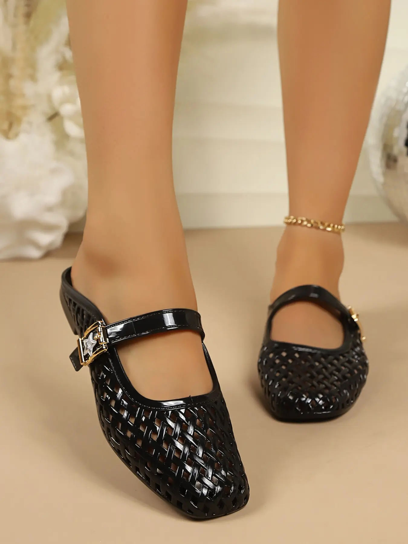 Transparent Hollow Out Jelly Slippers for Women, Square Toe Design, Star Buckle, Breathable Mesh, Lightweight Flat Home Shoes