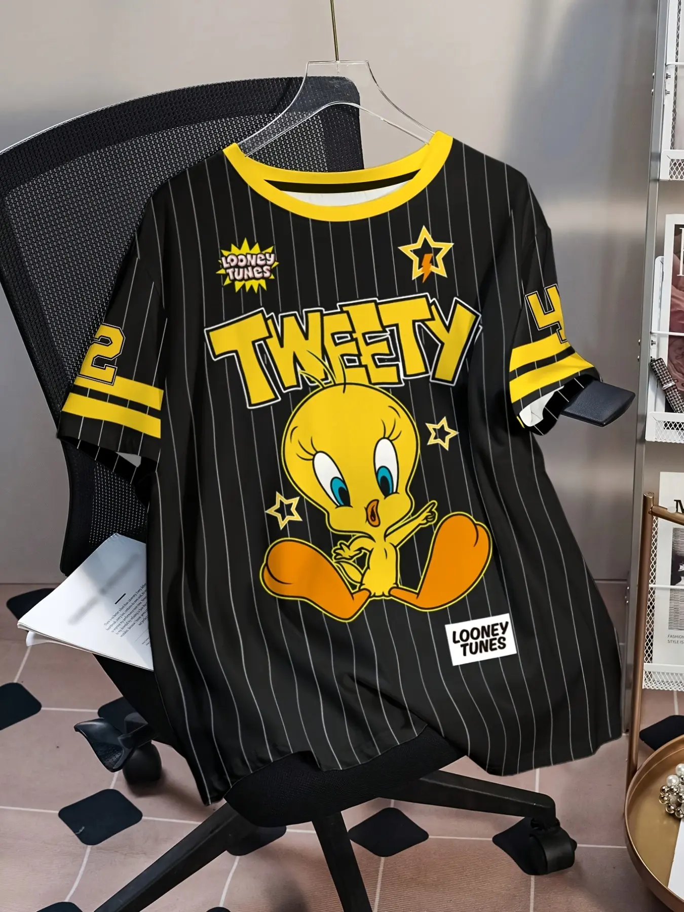 Men's Summer Warner Collaboration T-Shirt, Looney Tunes Print, Casual Loose-Fitting Long Sleeve Top, Unlined All-Over Print Design