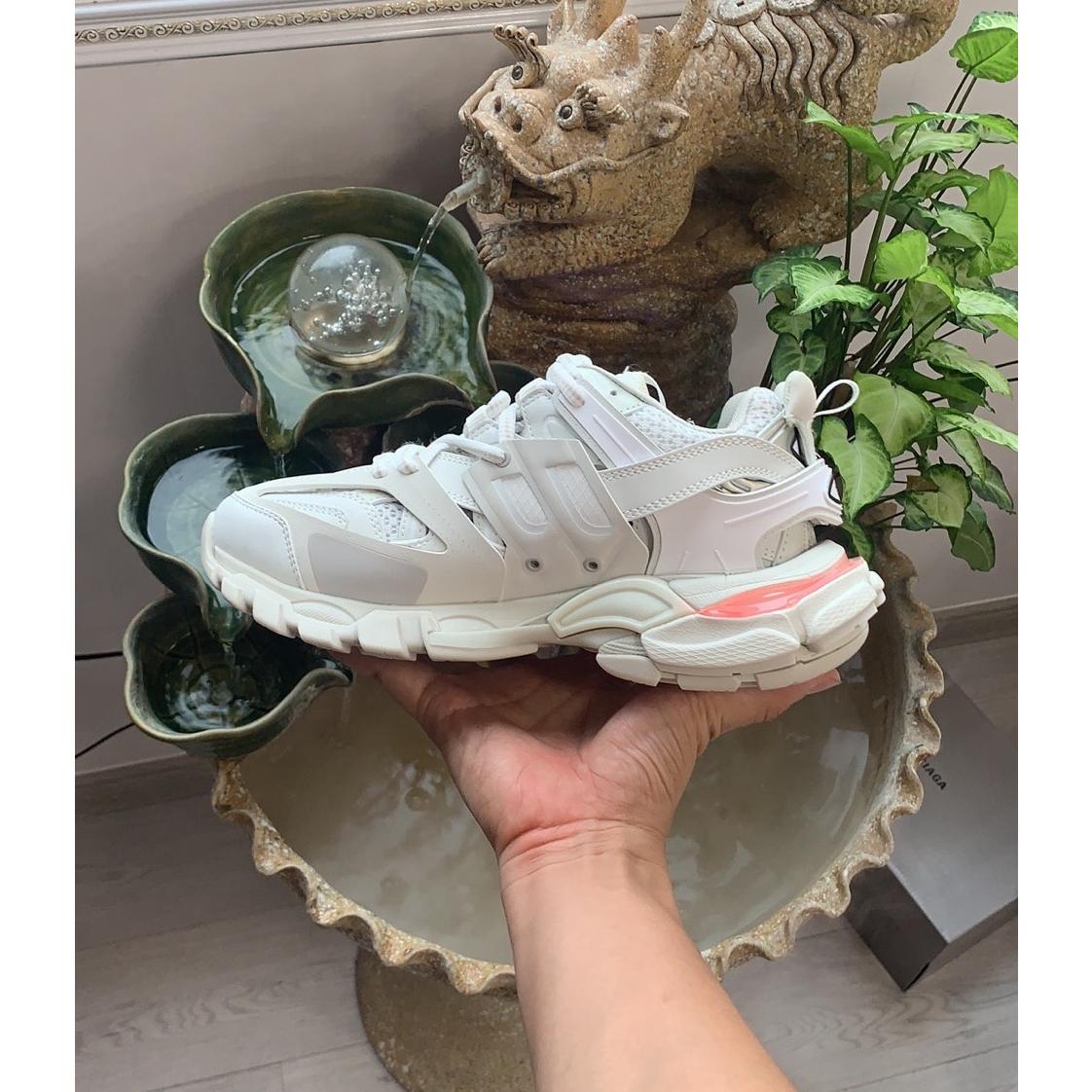 2026 Couple boot Casual Shoes Breathable 5.0 track Plat Dad Shoes with LED Comfortable and luxurious sneakers