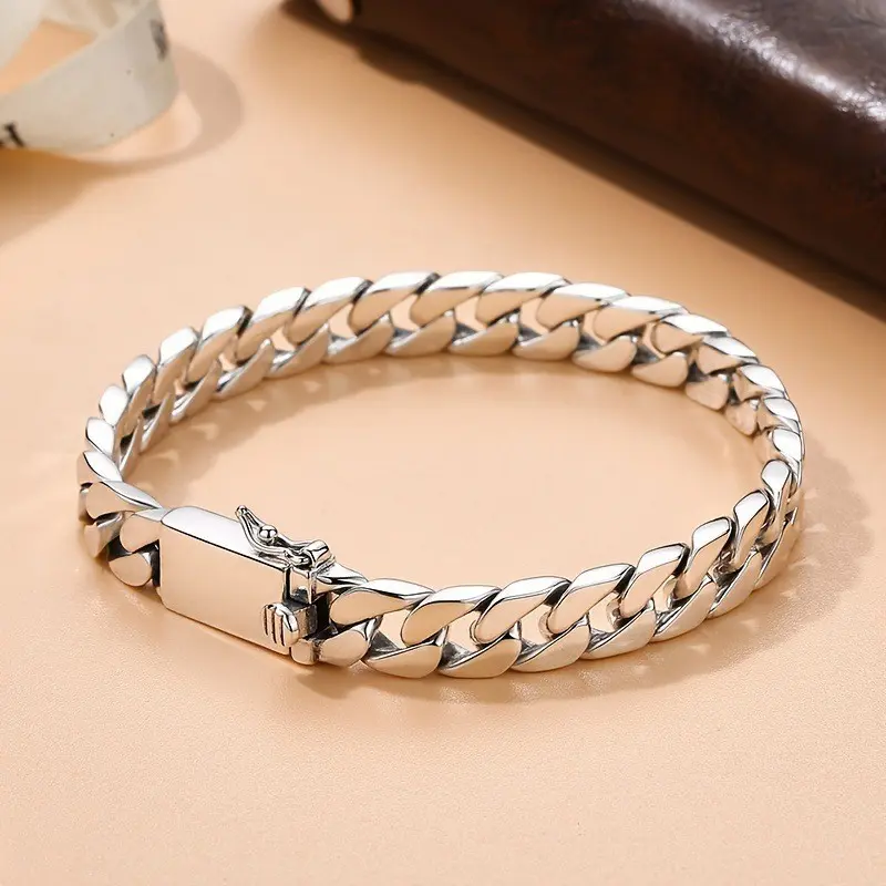 Fashionable and trendy personalized Miami Cuban chain men's metal bracelet with classic banquet beads