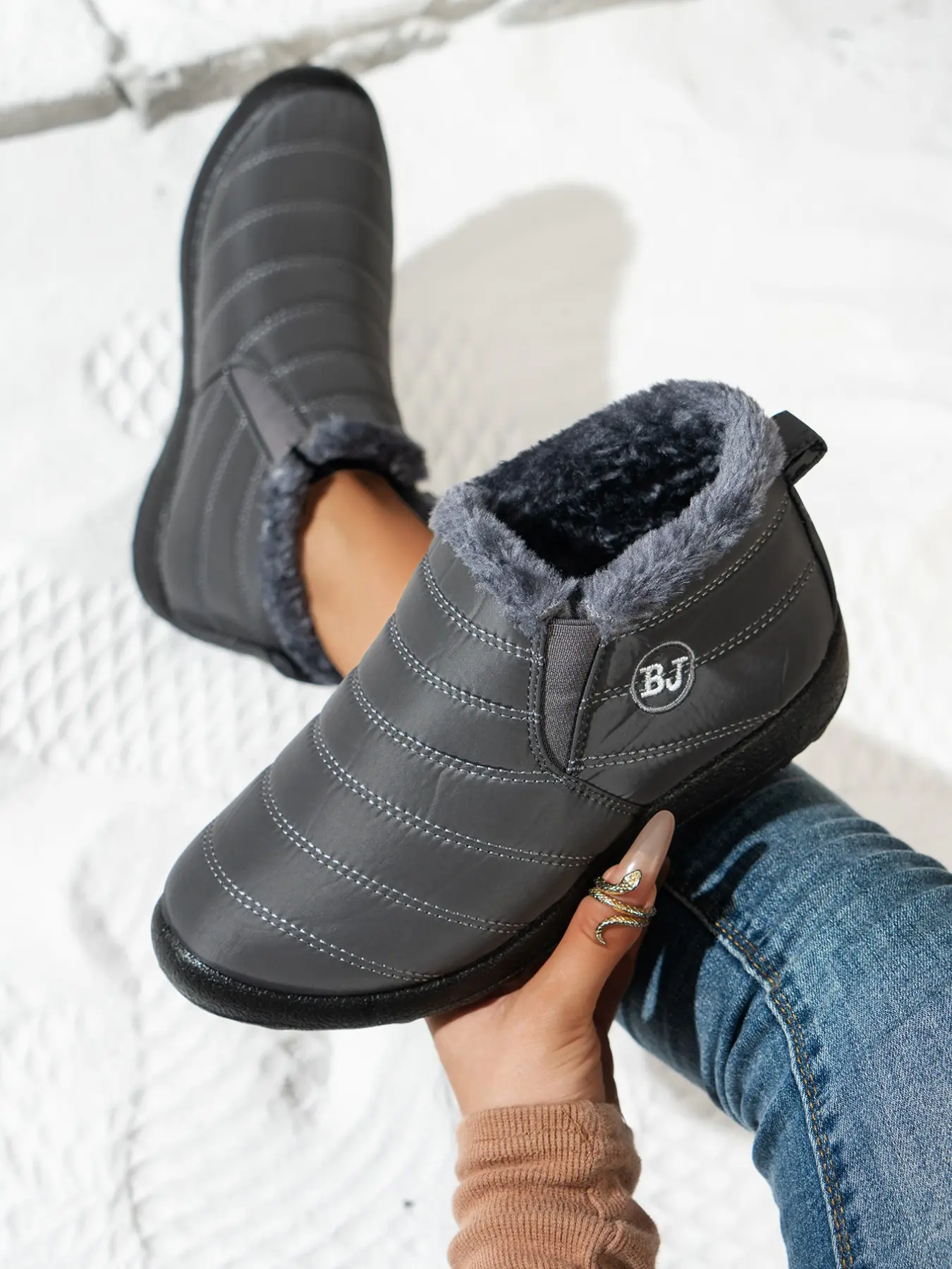 Women's Fleece Lined Slip-On Winter Ankle Snow Boots, Water Resistant Quilted Warm Non-Slip Low Cut Casual Cold Weather Walking Shoes, Anti Slip Boots
