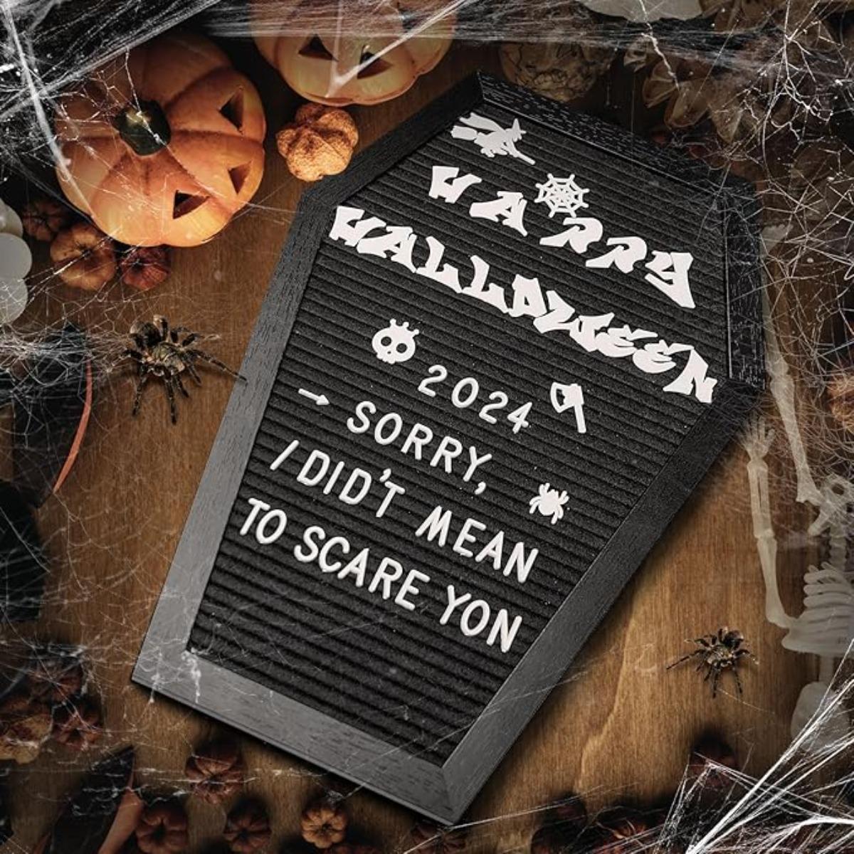 Coffin Letter Board Sign with 500 Characters Spooky Halloween Characters Wooden Stand and Canvas Bag 16 x 11 Inches Halloween Coffin Felt Letter Board for Home Gothic Halloween Decor