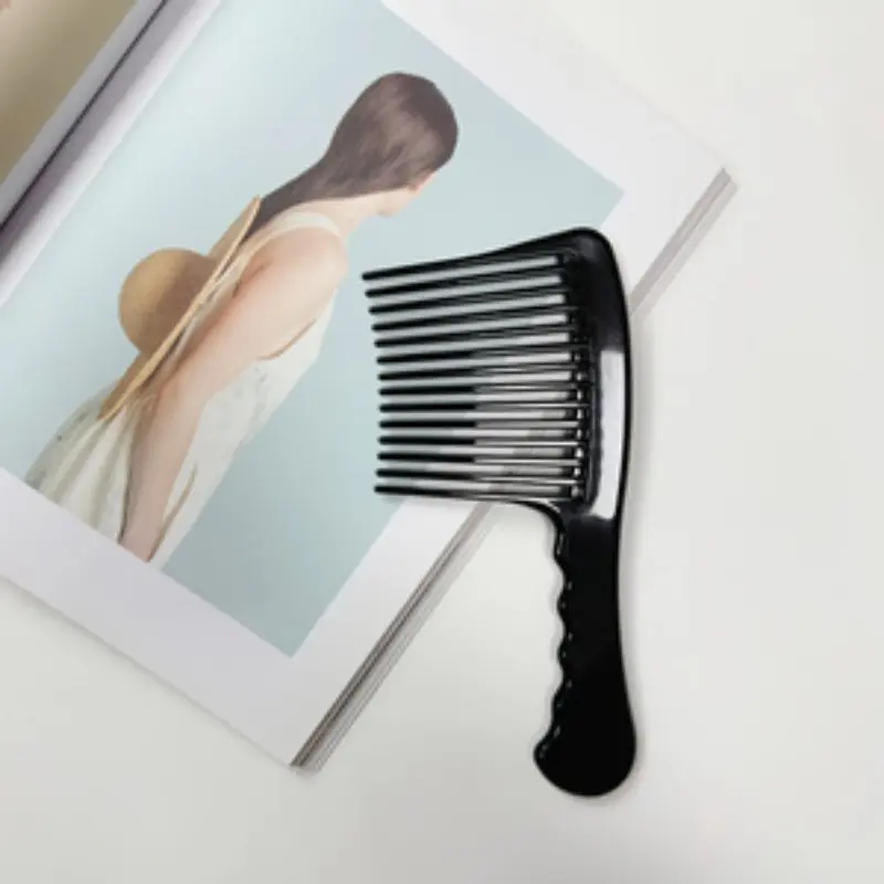 1PC Professional Plastic Flat Comb, Large Wide Tooth, Heat Resistant, Antistatic, and Precise Styling Tool for All Hair Types, Salon-Quality Hair Cutting Finishing Styling Accessory for Barbers and Hairdressers, Unisex, Comfort-Grip, Black, Gift