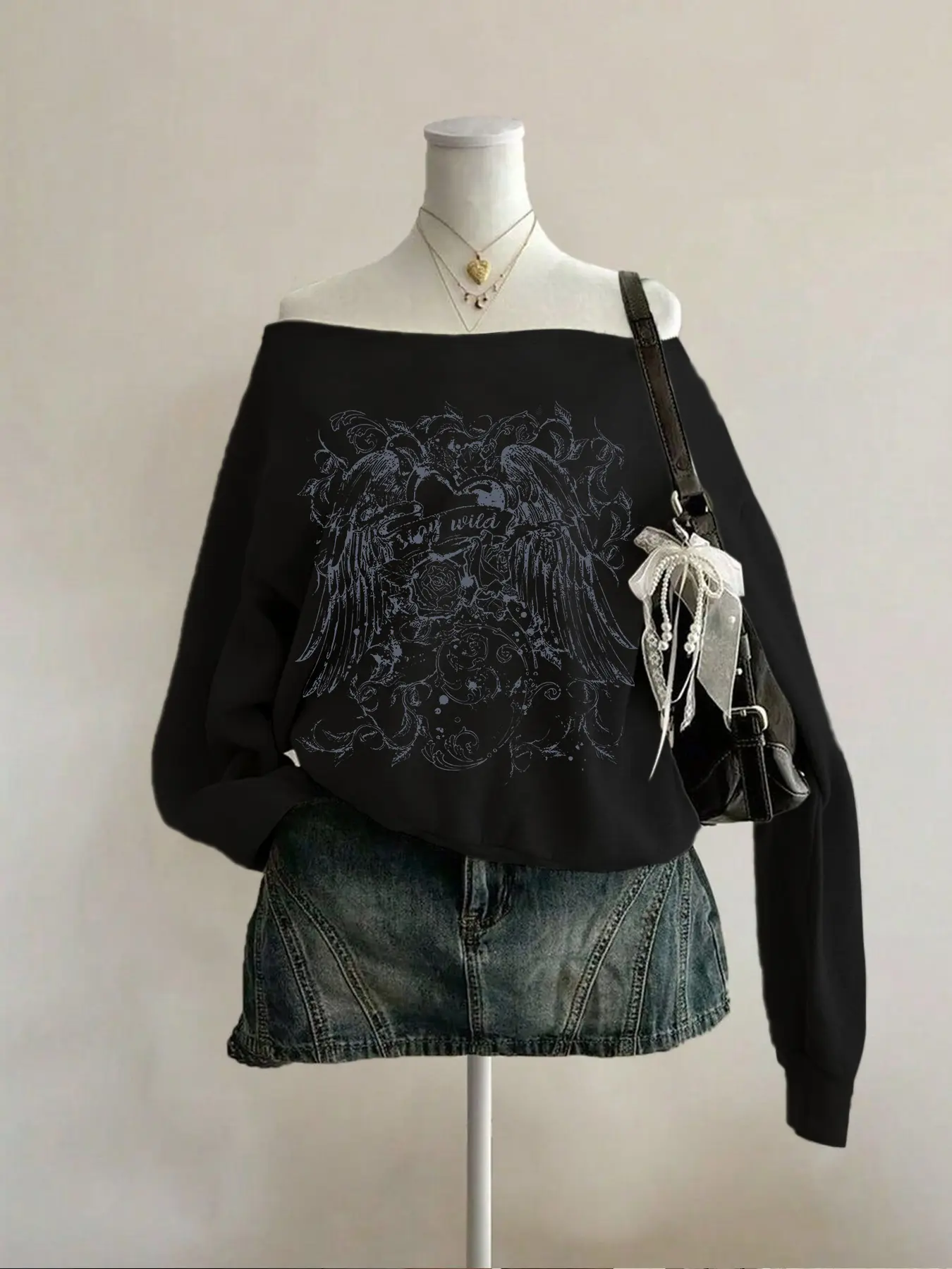 Women's Y2K Style Long Sleeve Off-Shoulder Vintage Loose Fit Graffiti Print Casual Fashion Sweatshirt, Irregular Neckline, Early Spring Casual Top, Graphic Streetwear Clothing