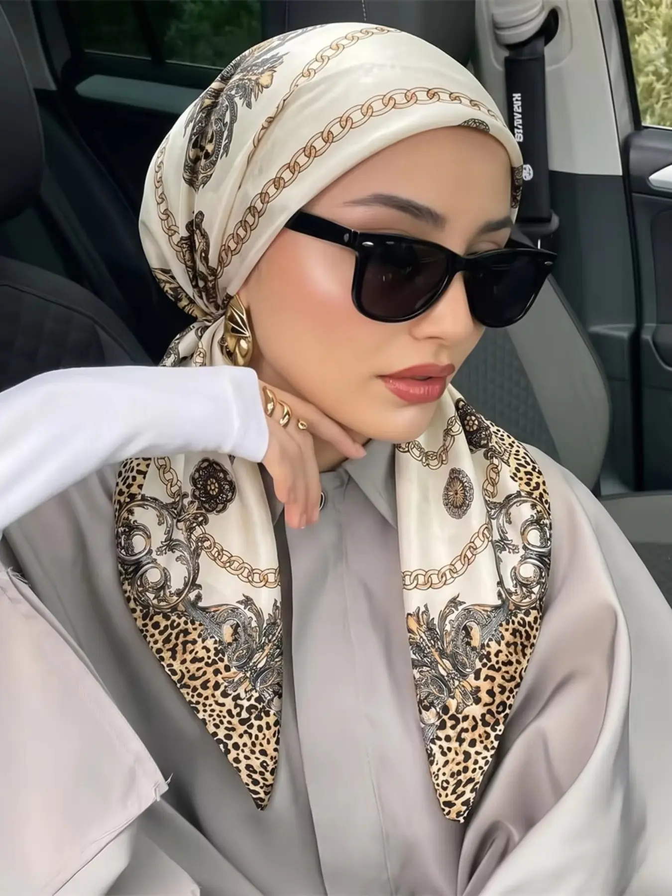 Women's Vintage Print Satin Muslim Headscarf, Smooth Modest Hijab, Elegant Wraparound Scarf, Perfect for Daily Wear & Special Occasions