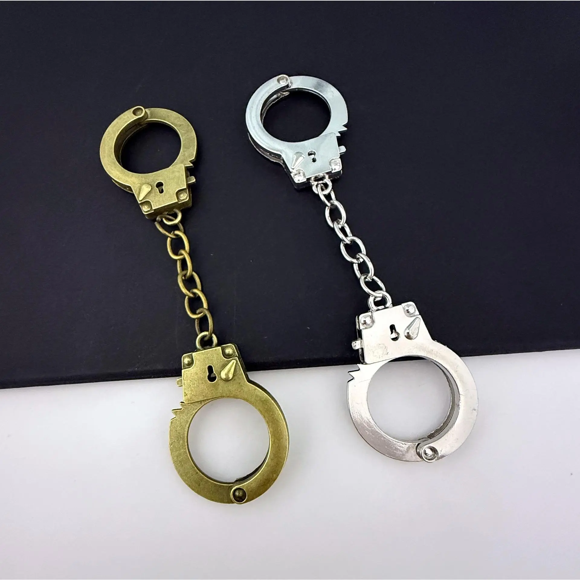 Unisex Cute Mini Alloy Metal Handcuff Couple Keychain, Unique Charm Bag Accessory for Lover Matching Gift (Sports & Outdoor Companion), Lover Gift, Matching Charm, Funky Unique Accessories, Cute Charms