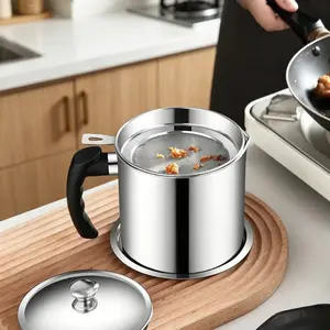 Stainless steel kitchen grease container with filter screen-easy-to-pour handle, very suitable for storing edible oil and grease, necessary accessories for kitchen, grease tank for kitchen.