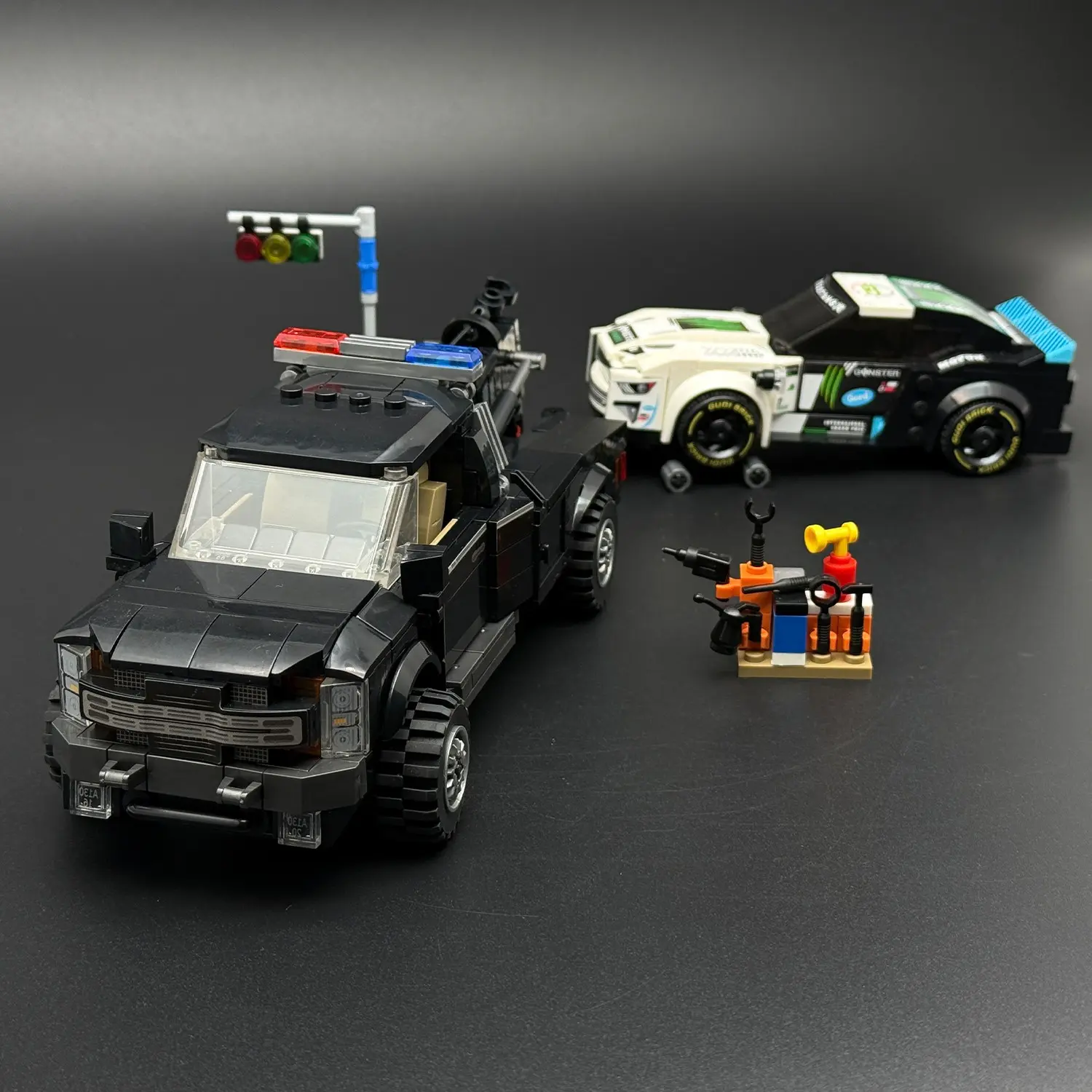 City Rescue Tow Truck and Drift Racing Car Building Blocks Set, Building Block Sets, Heavy Duty Black Pickup Wrecker with Mechanic Tools & Traffic Light, Realistic Vehicle Model Assembly Kit for Boys, Halloween Christmas Gift