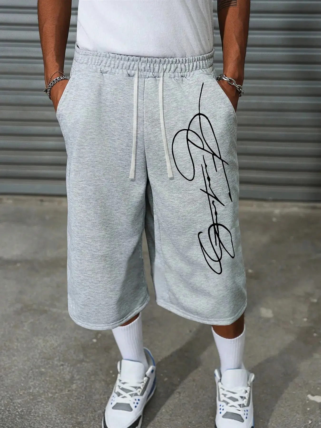 Men Women American Street Casual Sweat Shorts & Capri Pants Soft Light Fleece Heather Grey Vertical Cursive Signature Print Elastic Drawstring High Waist Oversized Loose Five Point Bermuda Jogger Bottoms For Basketball Campus Daily Street Wear 2026 Trendy