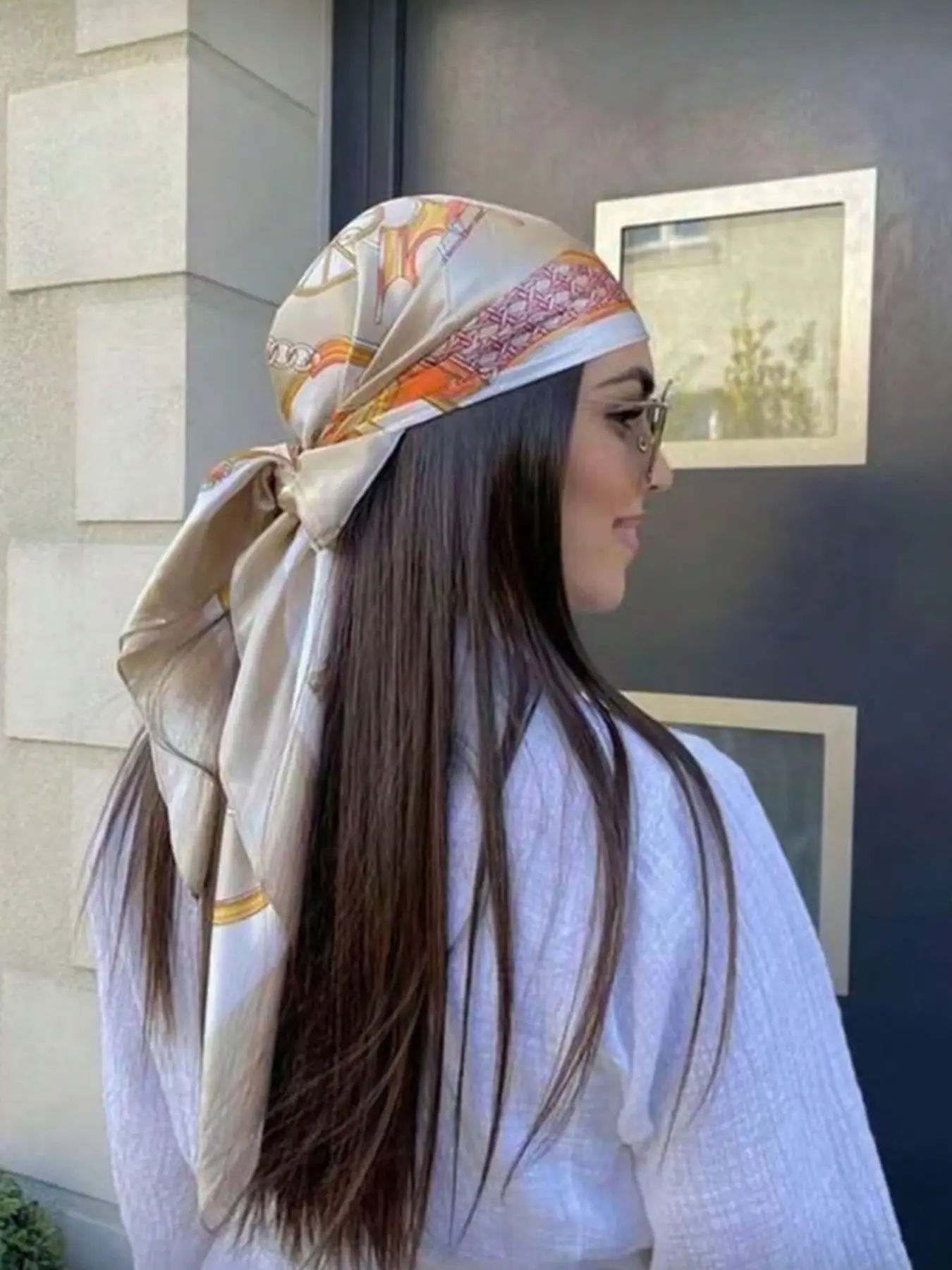 Women Luxury Beige Vintage Carriage Chain Hardware Print Silky Satin Large Scarf, Retro Equestrian Coach Graphic Lightweight Shawl Wrap, Versatile Neck Wrap Head Scarf Bag Cover Office Travel Elegant Gift