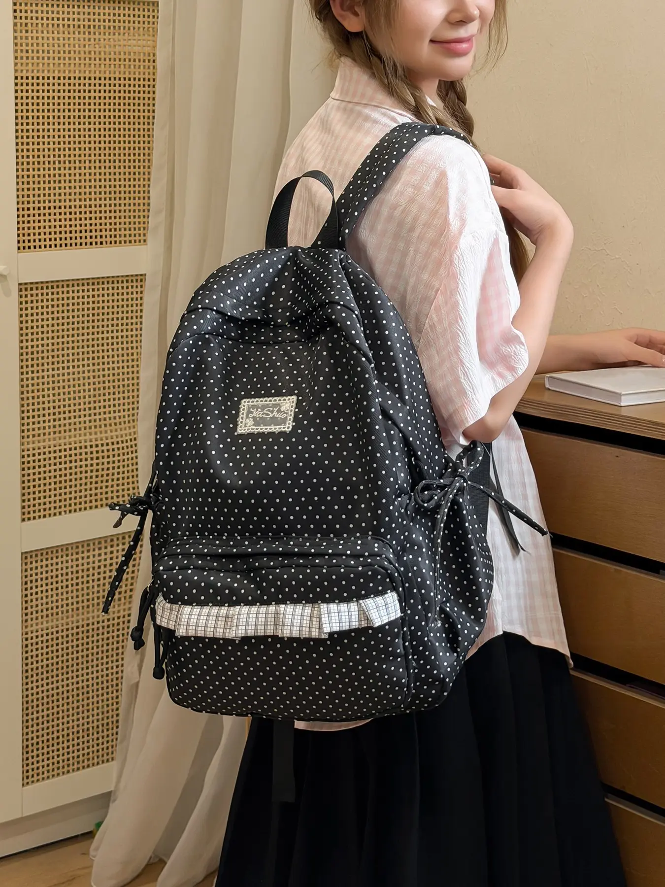 Back-to-school season niche design polka dot backpack, college backpack, fresh and stylish backpack, simple and lightweight with multiple compartments for storage, perfect for daily classes, short trips, casual outings, and versatile use.