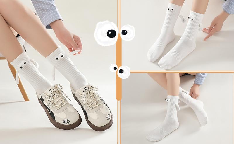 4 Pairs of Magnetic Holding Hands Socks – Funny & Adorable Socks for Men & Women, Cozy & Comfortable for Everyday Fun and Gifting