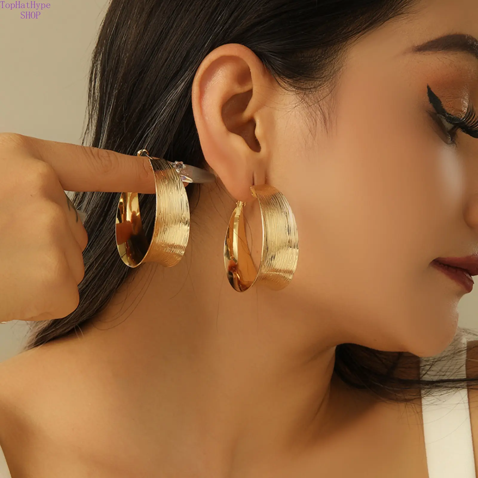 Women's Luxury Large C-Shape Hoop Drop Earrings - Gold Costume Jewelry, Exaggerated Creative Statement Hoops Earrings, Minimalist Unisex Accessory for Daily Use & Parties, All Seasons