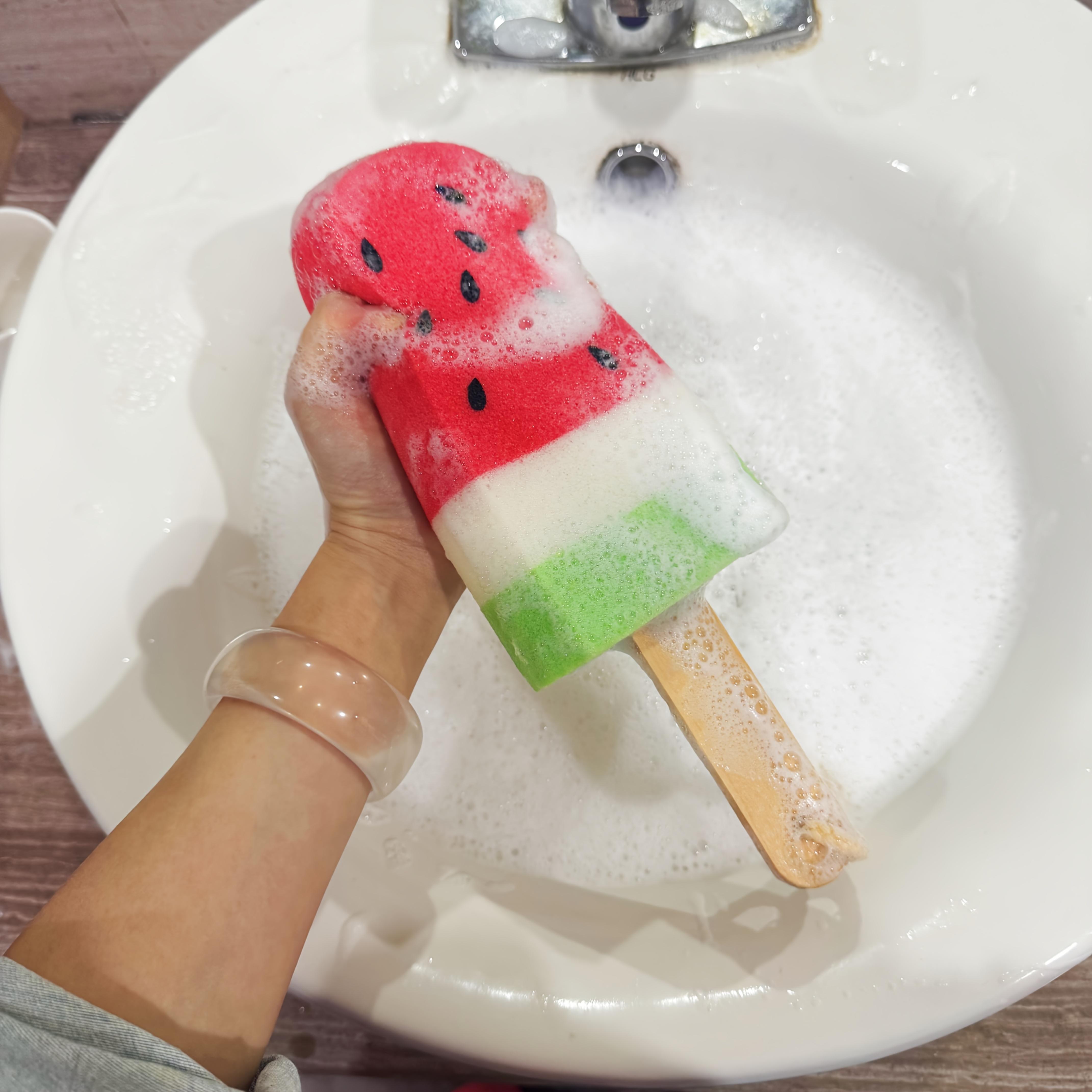 One Extra-Large Watermelon-Shaped Popsicle Sponge - A Versatile, Gentle Polyurethane Brush for Cleaning Dishes And Bath Toys, Featuring an Adorable Cartoon Design, Safe for Skin, Ideal for Scrubbing Kitchens, Cleaning Cups, And Washing Fruits