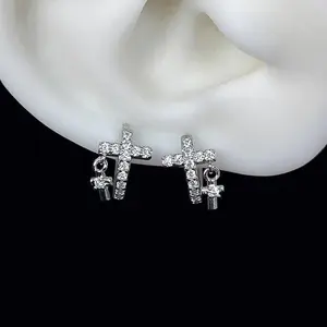 2 piece, Cross-shaped jewelry, suitable for both men and women. These fashionable and adorable earrings are shiny and have a rich texture.