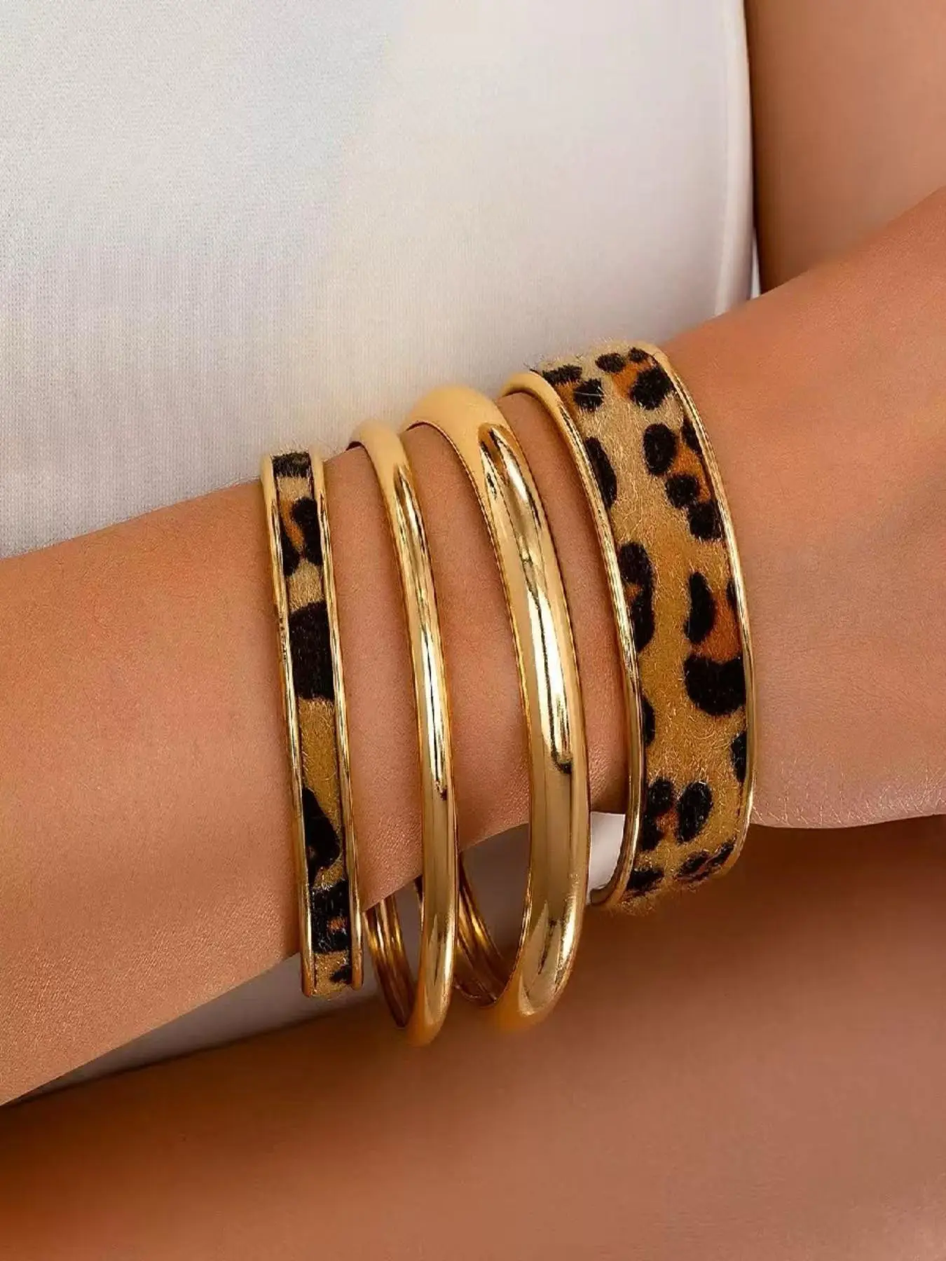 4-Piece Vintage Leopard Print Bracelet Set, Minimalist Metal Bracelets for Women, Perfect for Daily Wear and Gifting, Fall & Winter Jewelry